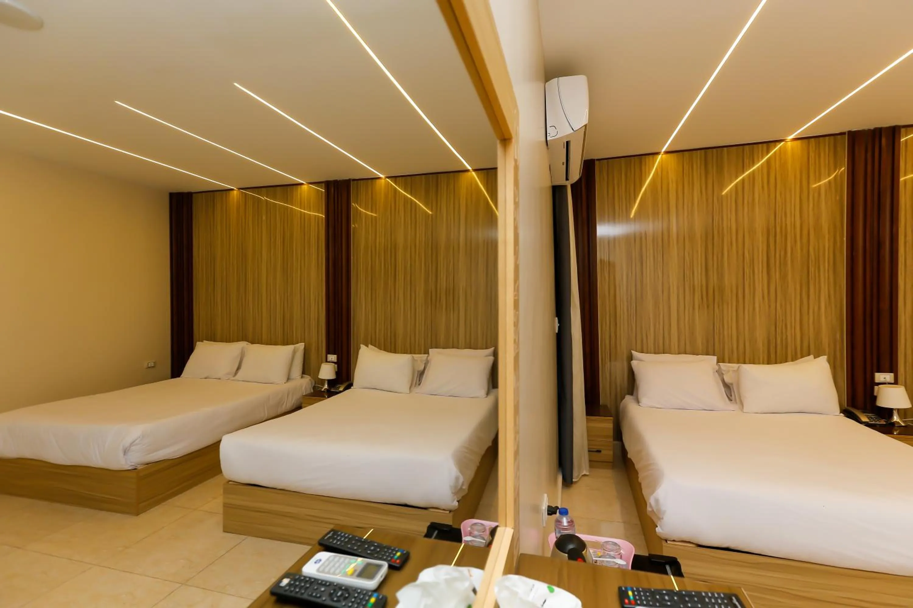 Photo of the whole room, Bed in Giza Pyramids View Inn