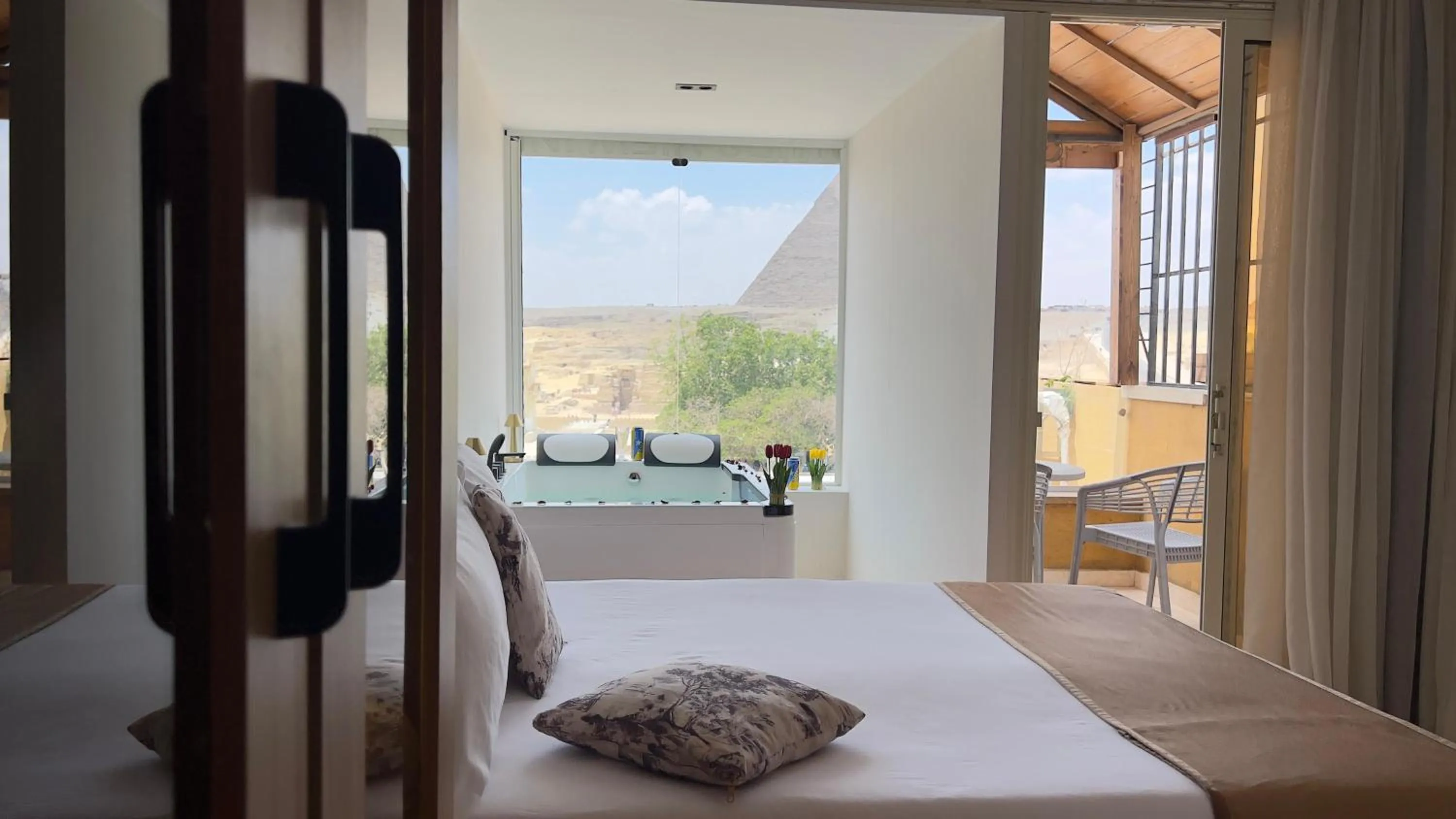View (from property/room), Bed in Giza Pyramids View Inn