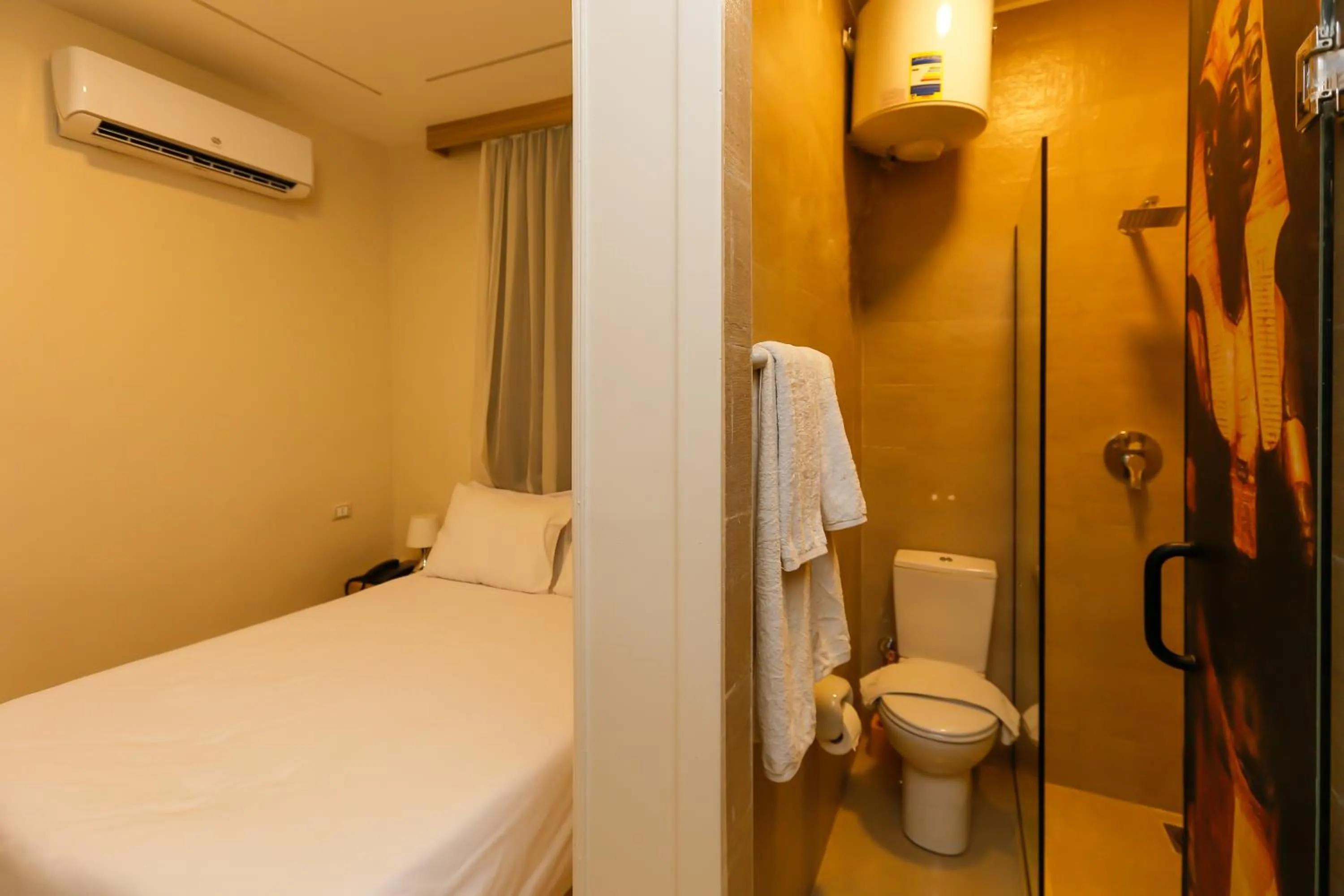 Toilet in Giza Pyramids View Inn