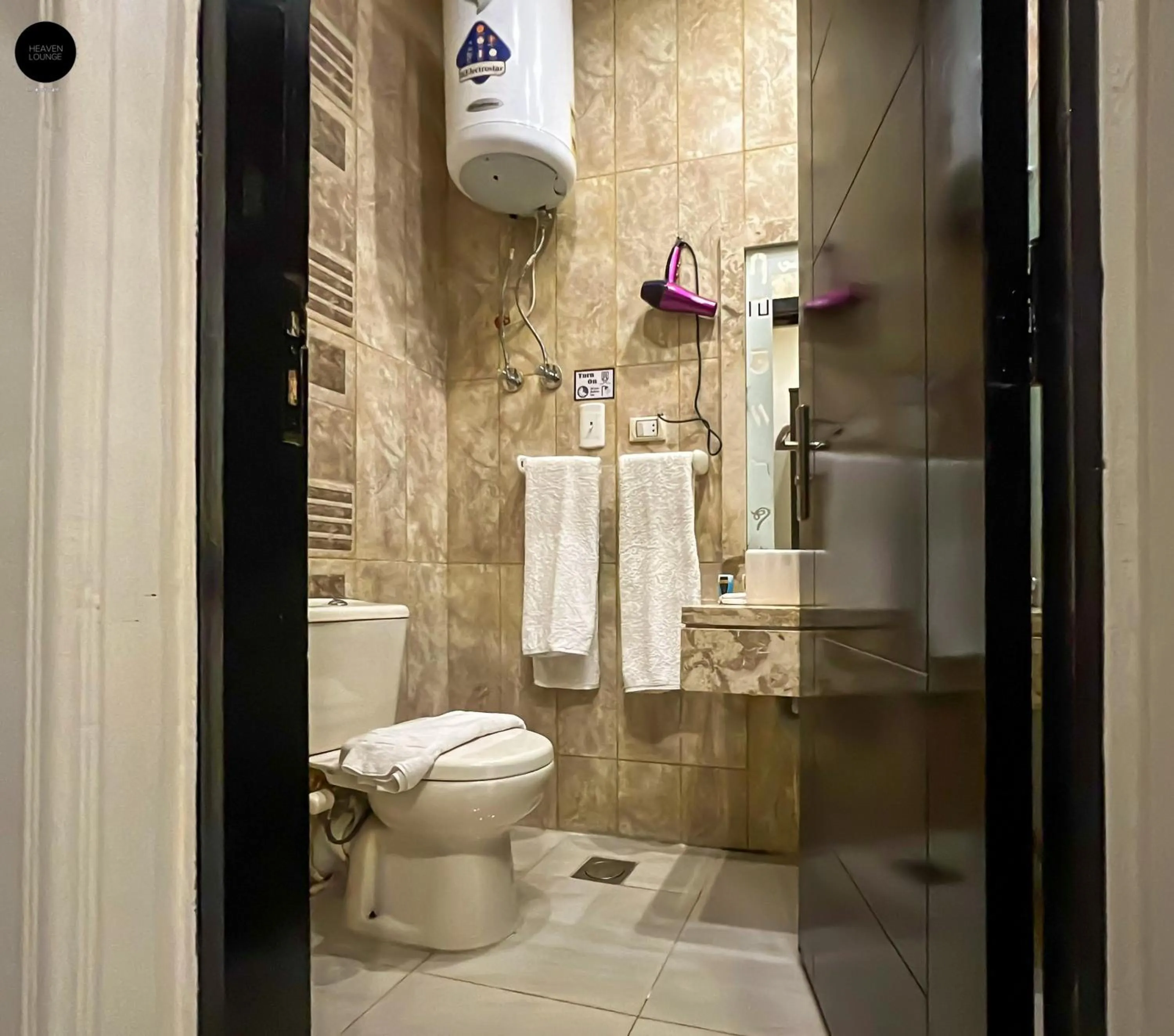 Shower in Giza Pyramids View Inn