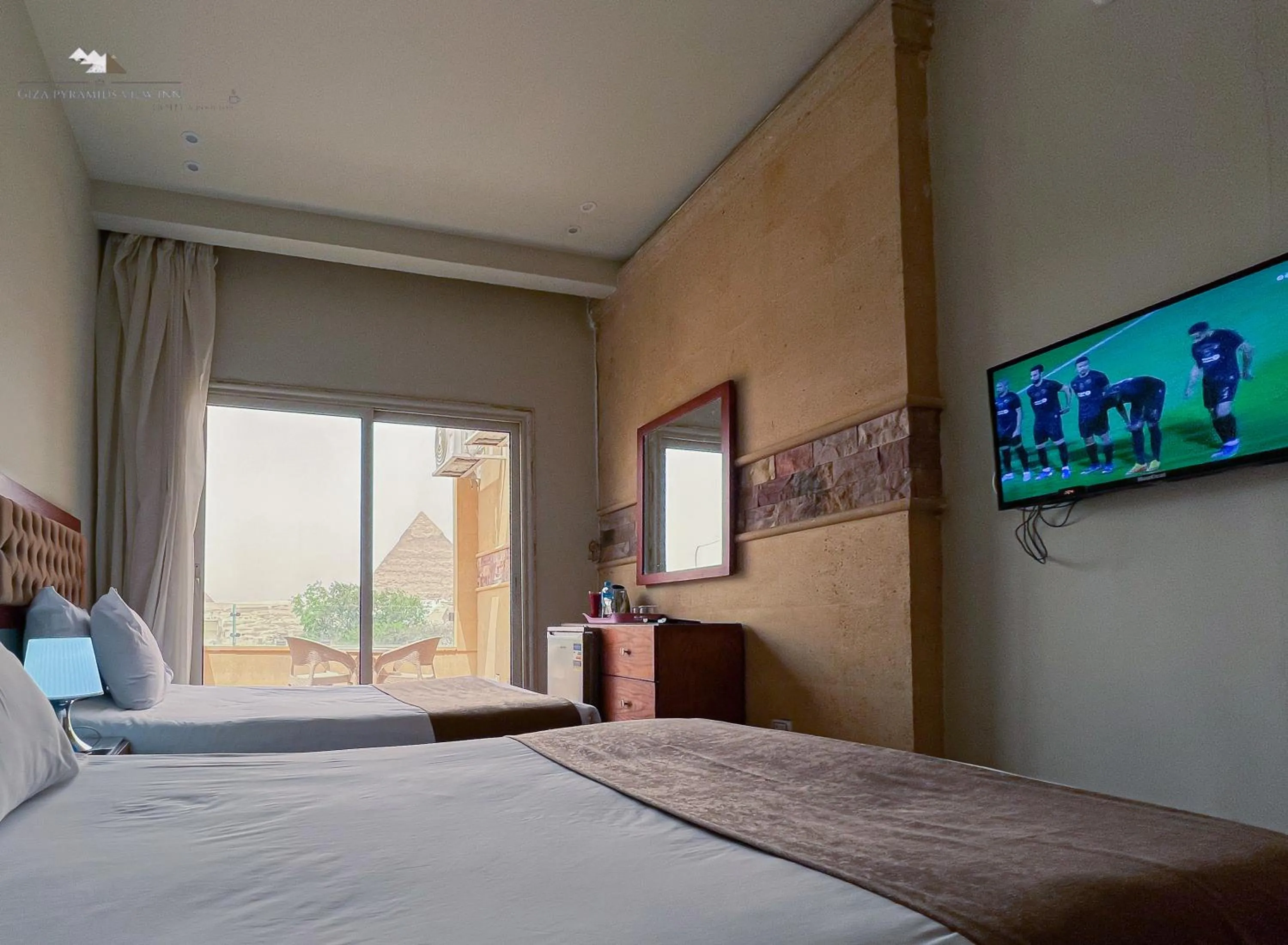 Communal lounge/ TV room, Bed in Giza Pyramids View Inn