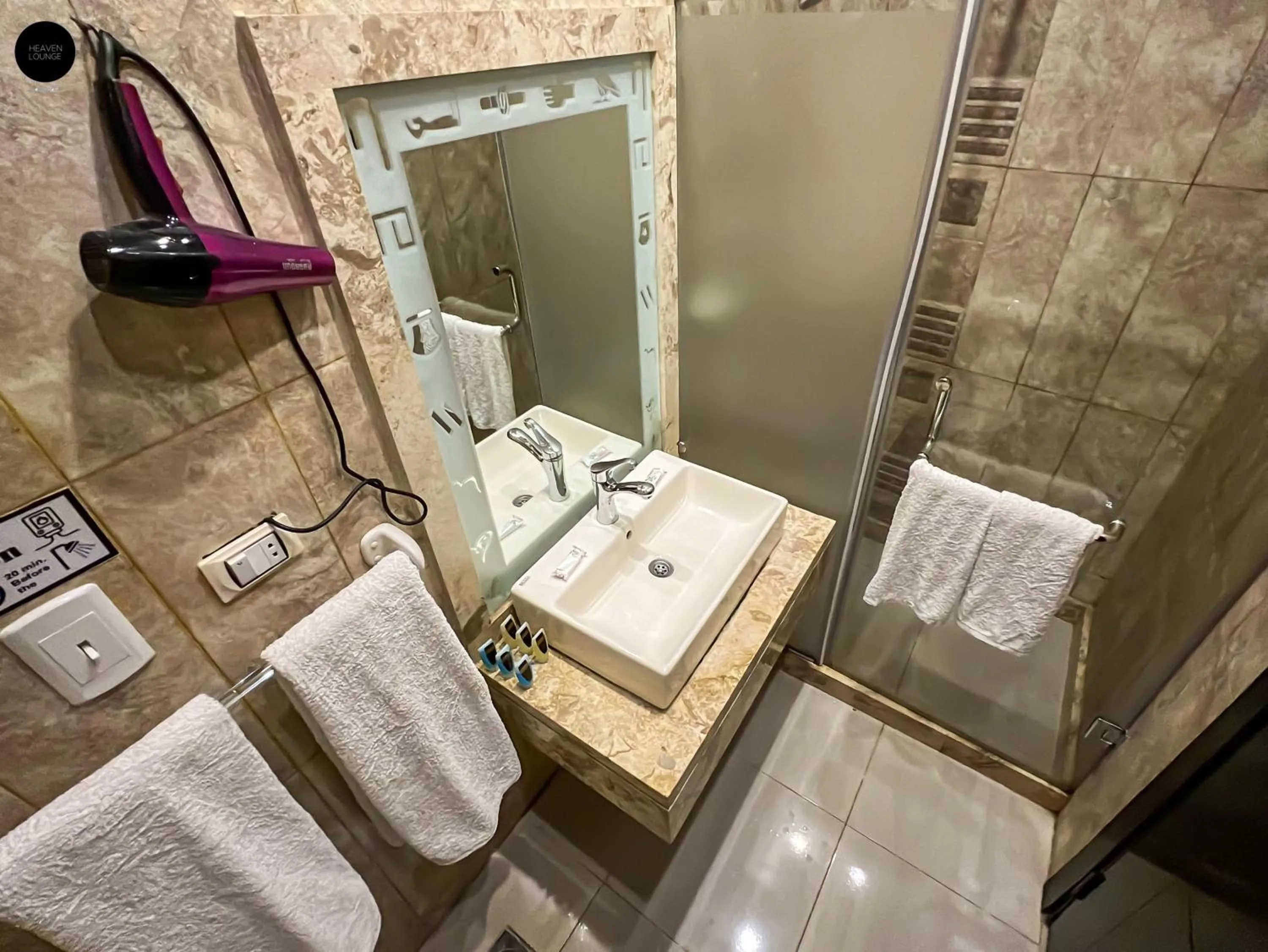 Shower in Giza Pyramids View Inn