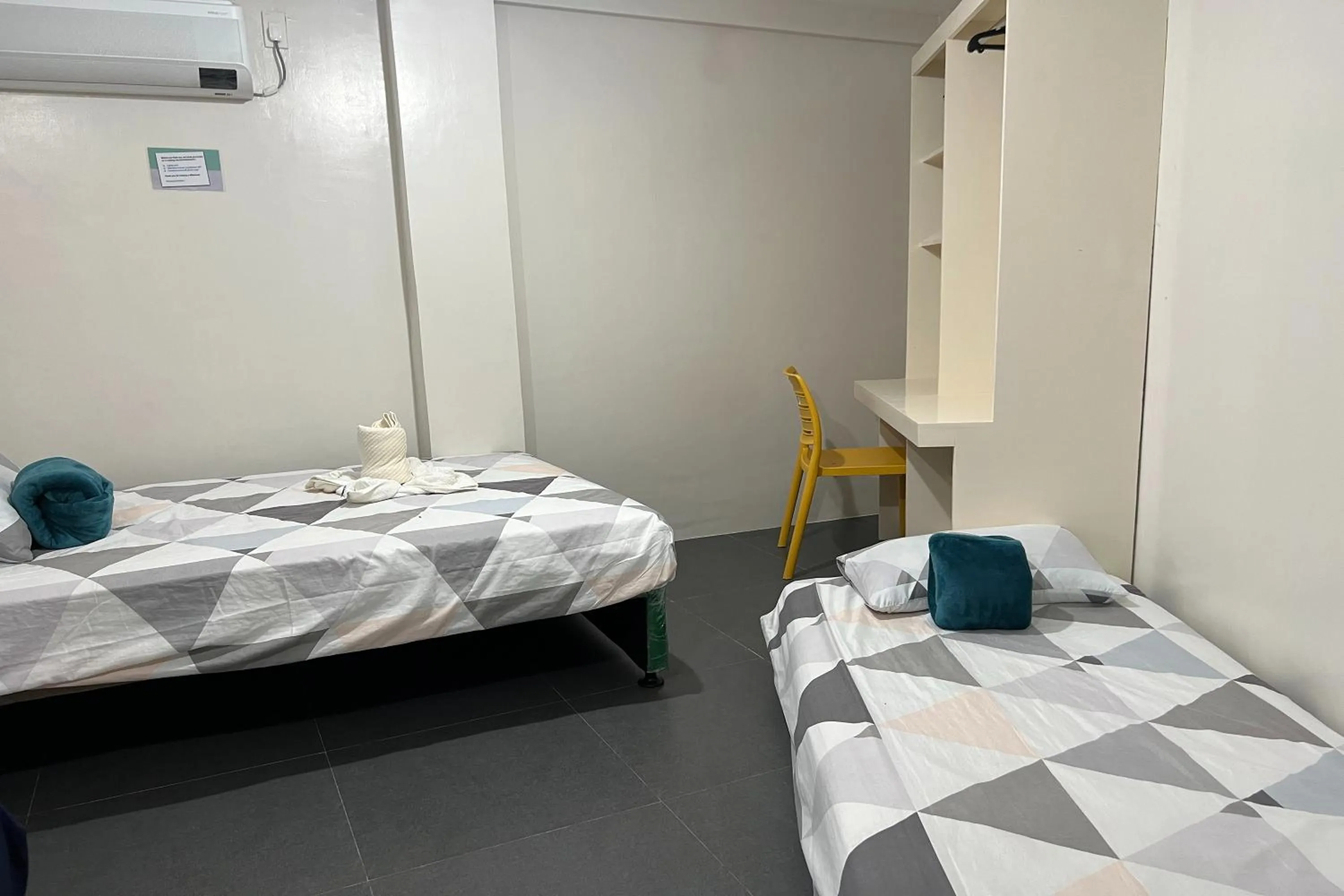 Bed in Happy Grey Hotel Vigan