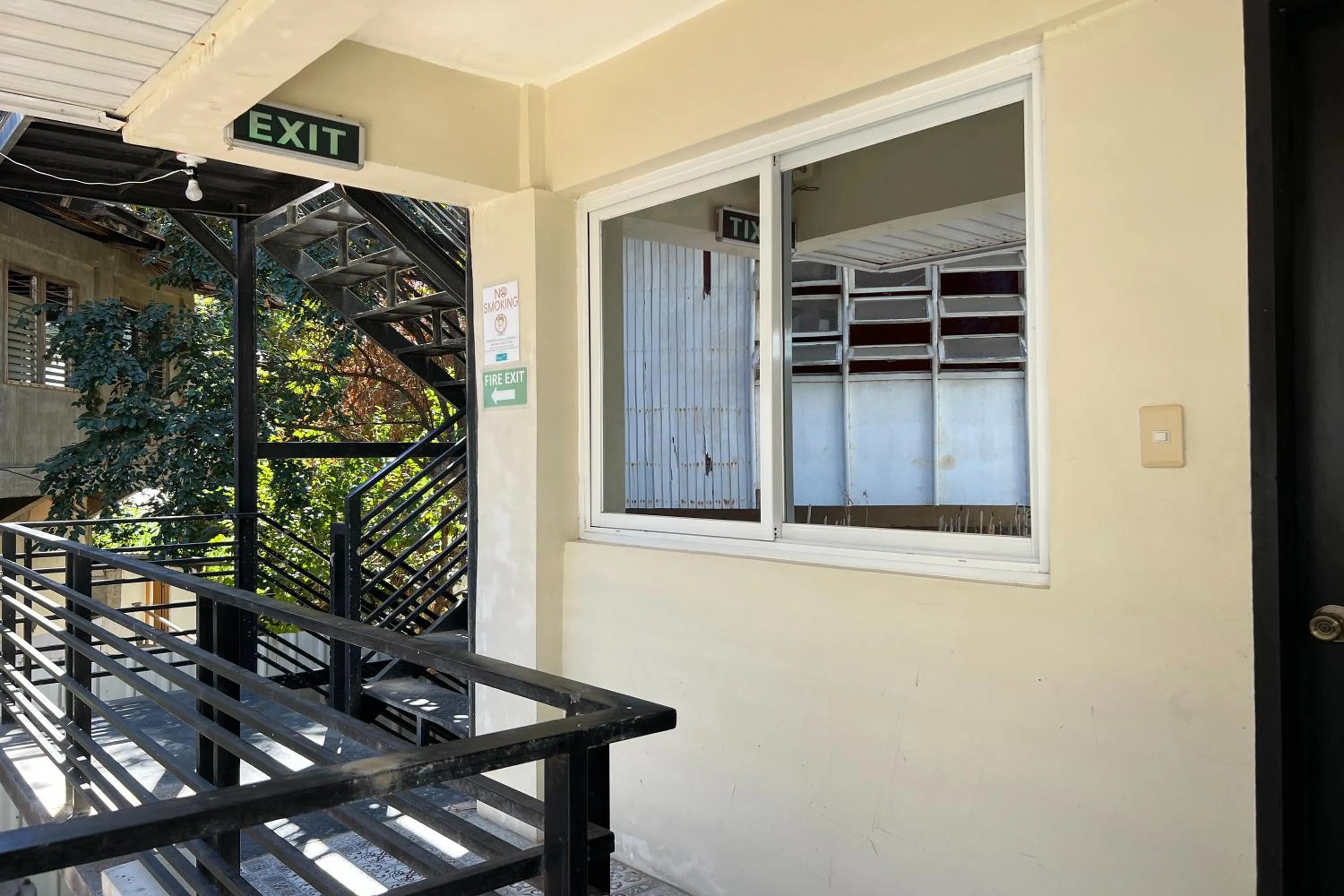 Day in Happy Grey Hotel Vigan