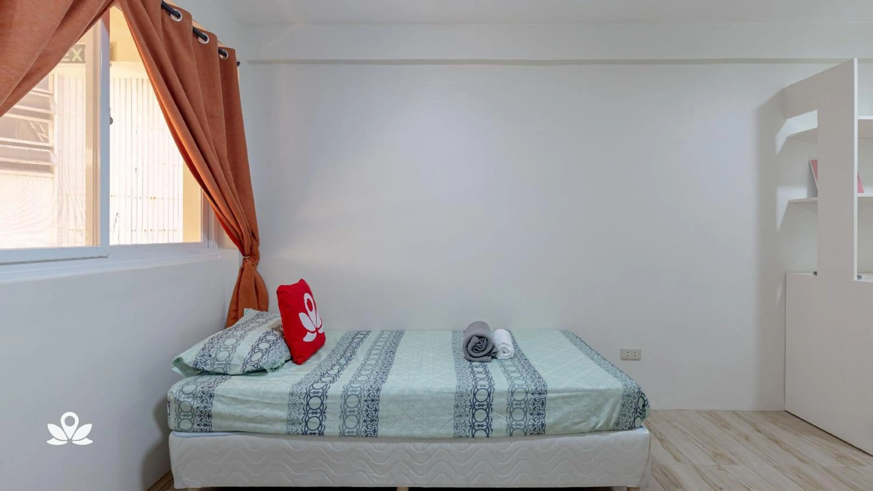 Bed in Happy Grey Hotel Vigan