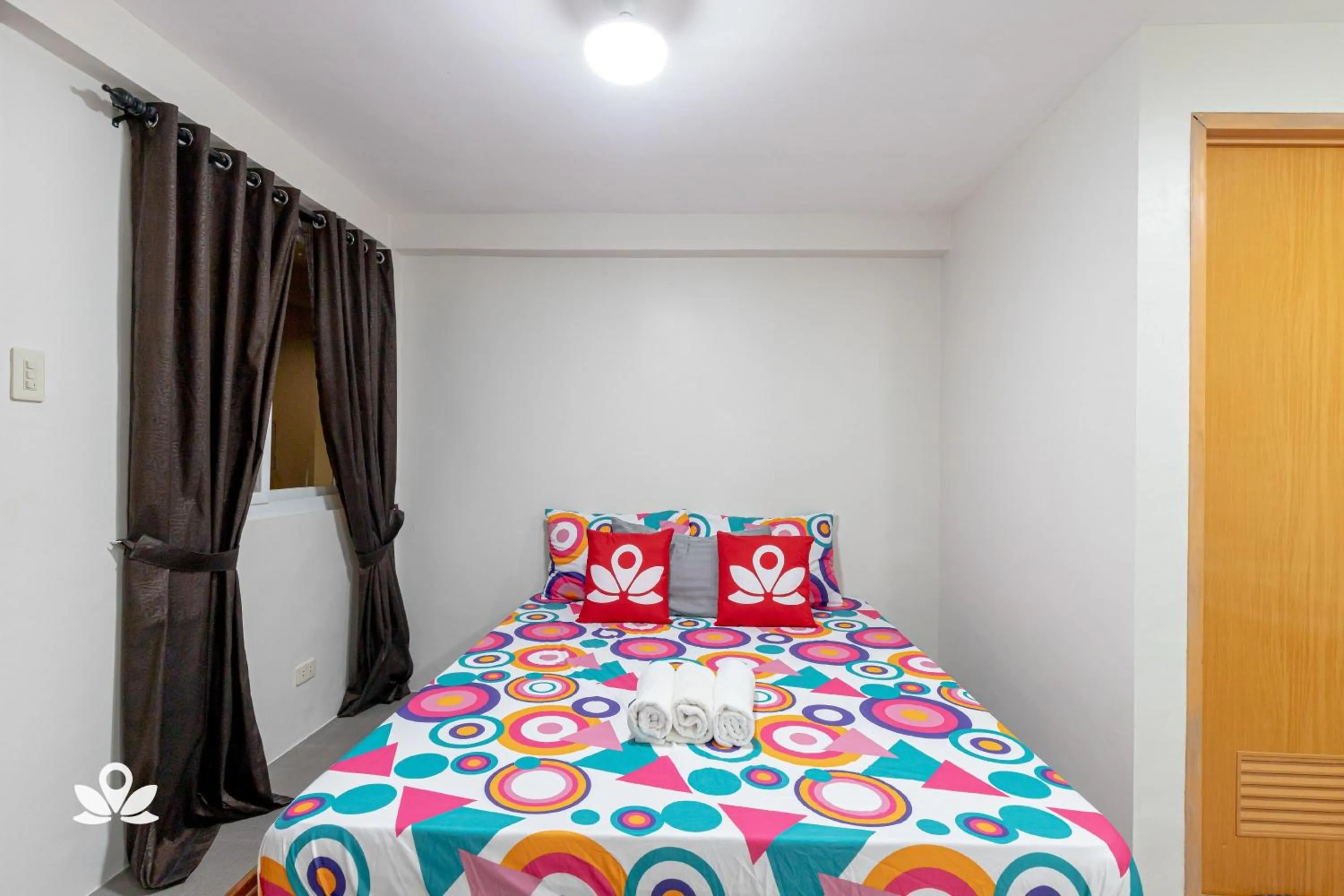 Bed in Happy Grey Hotel Vigan