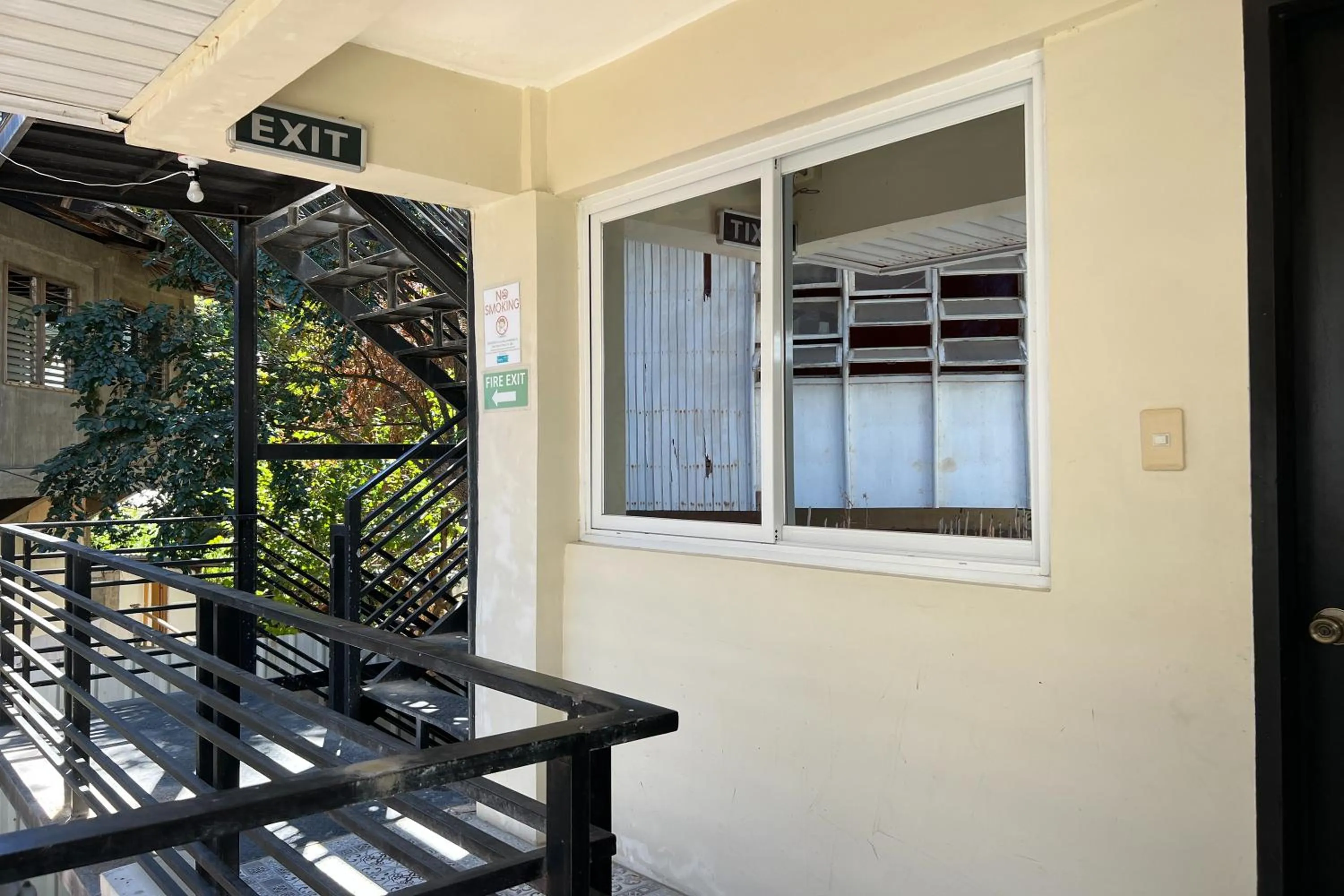 Day in Happy Grey Hotel Vigan