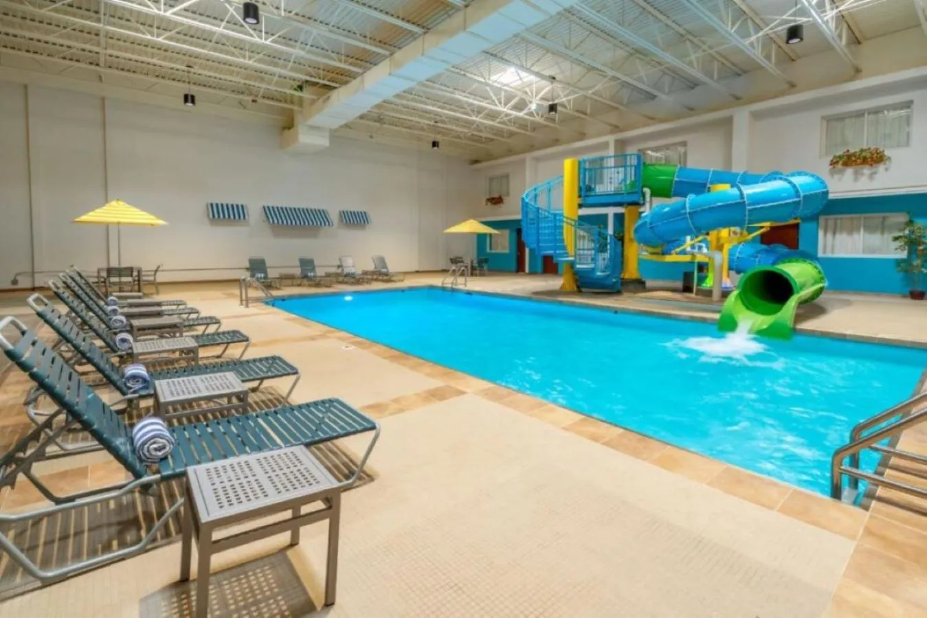 Swimming pool in Grand Williston Hotel and Conference Center