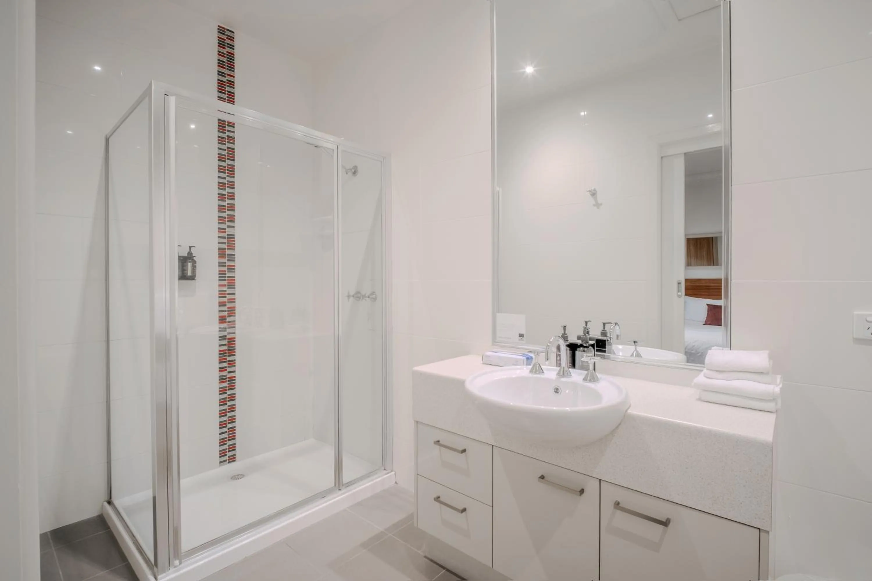 Bathroom in The Wyndhamere Motel Shepparton