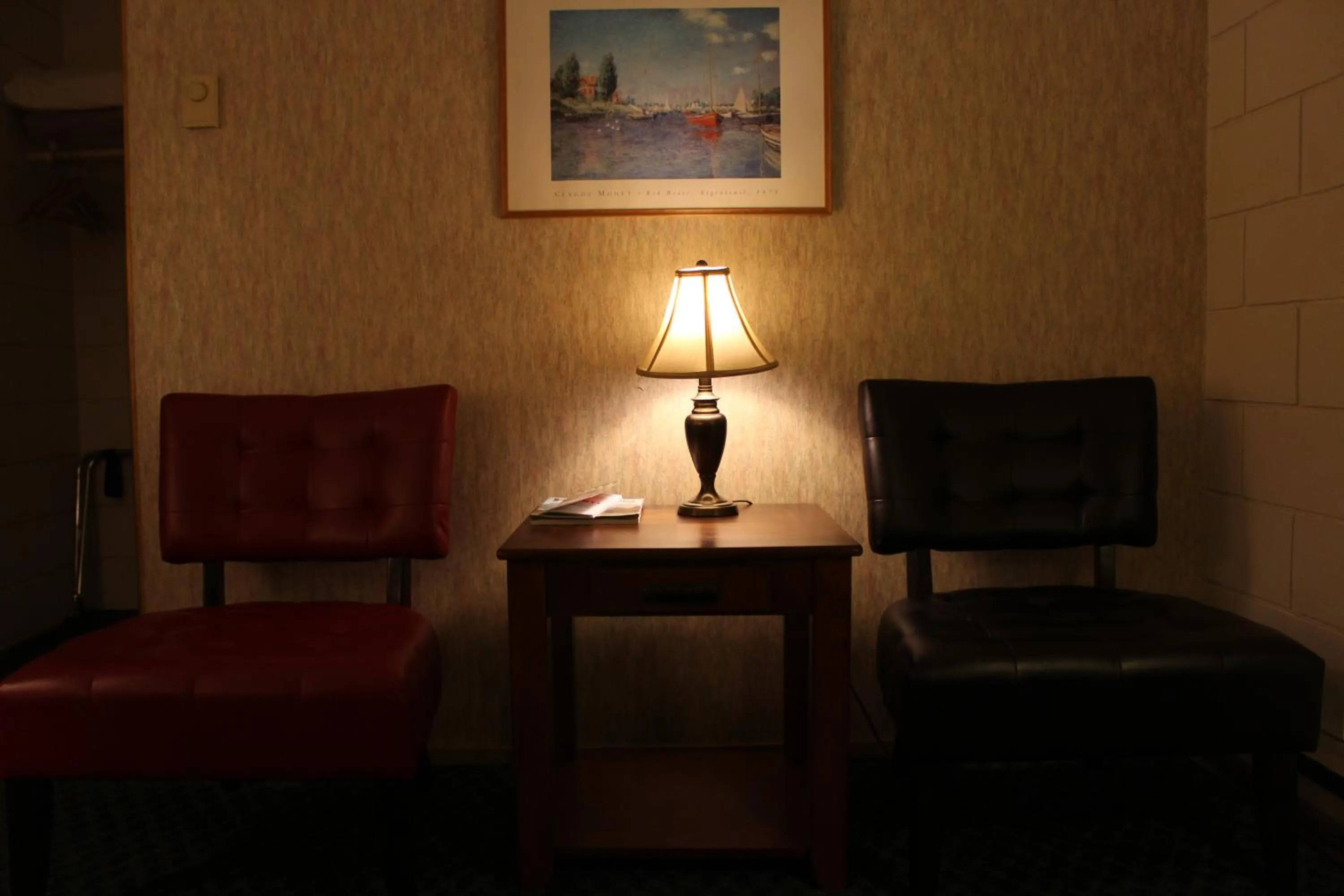Seating area in Best Continental Motel