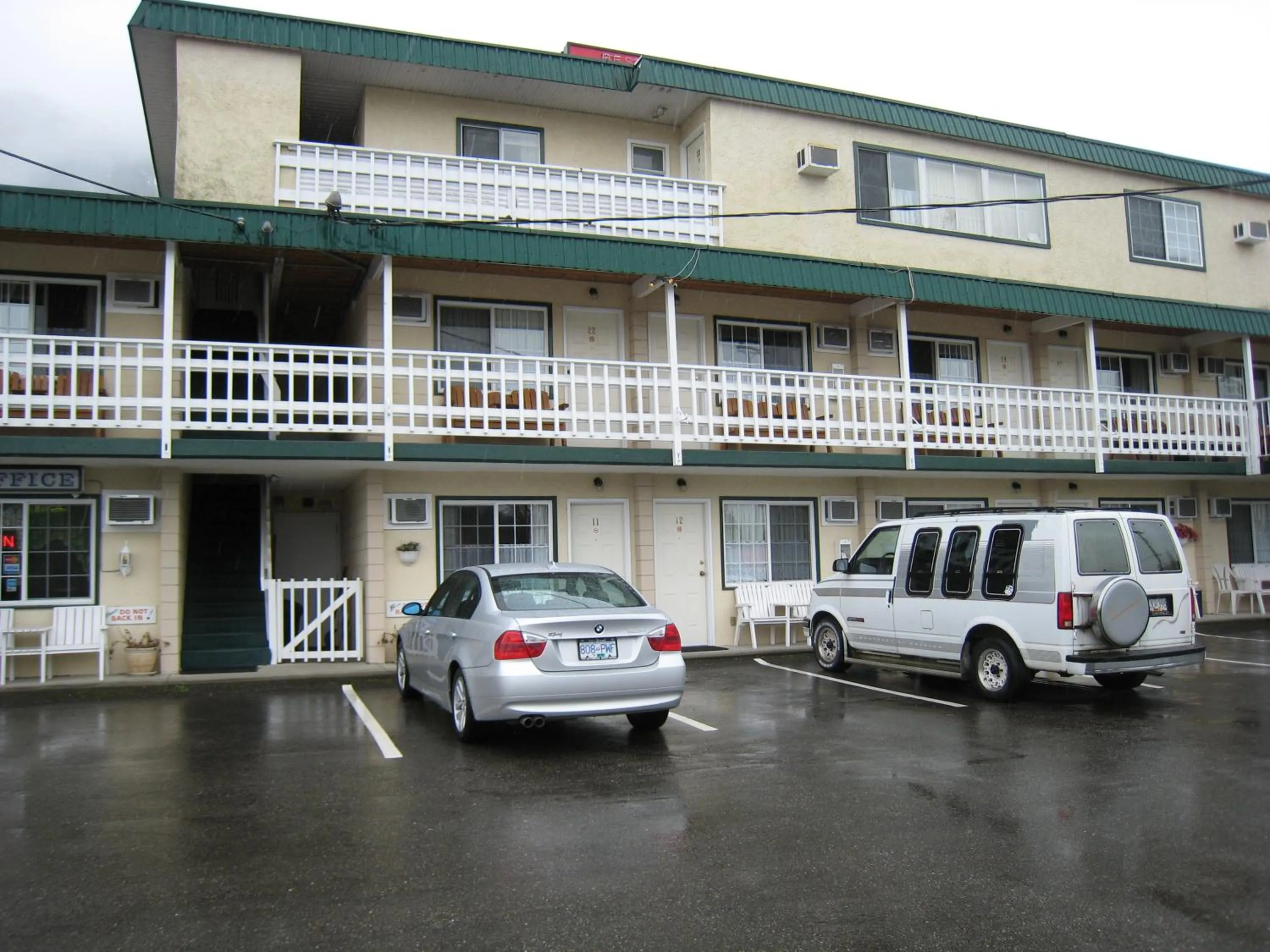 Property building in Best Continental Motel