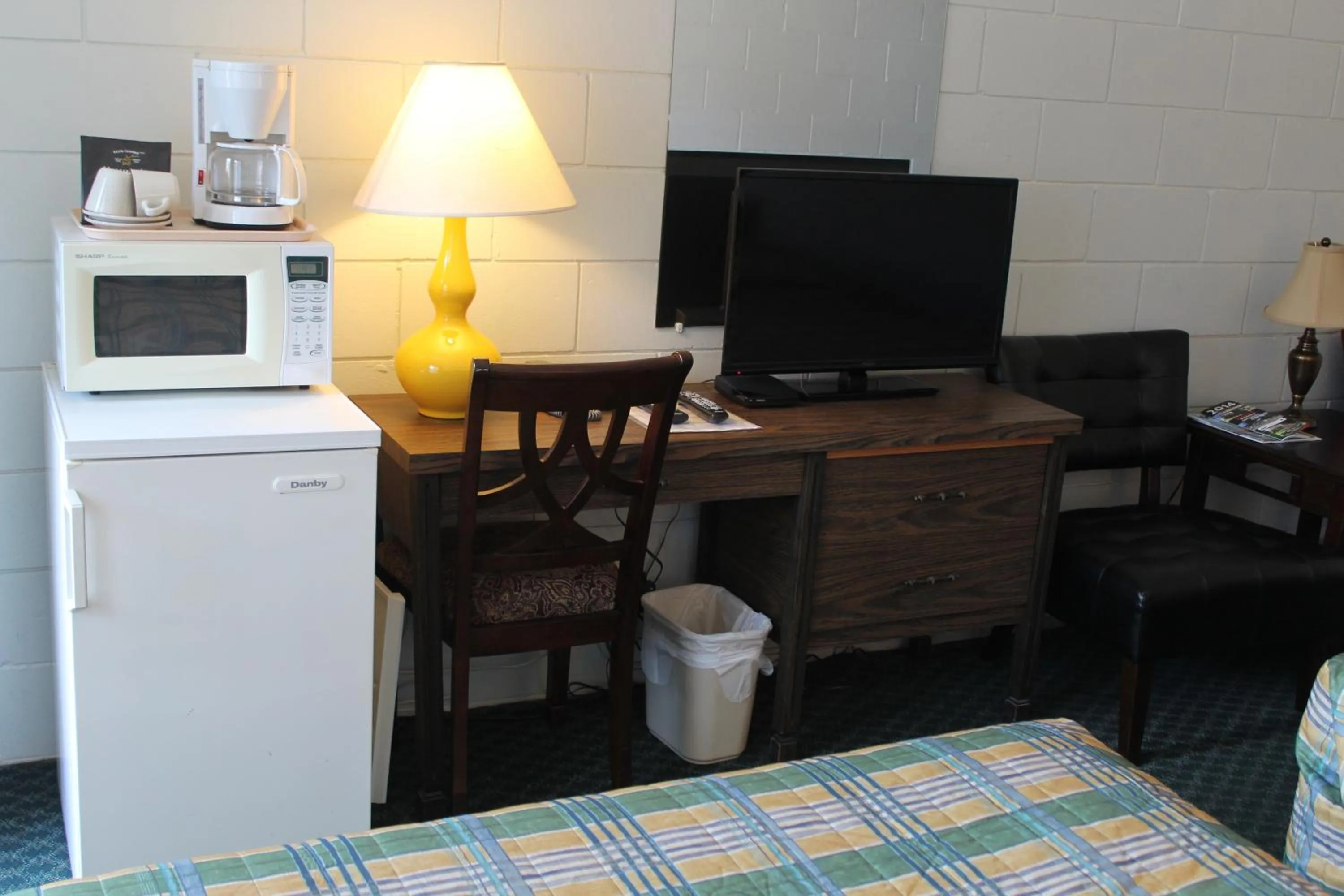 TV and multimedia in Best Continental Motel