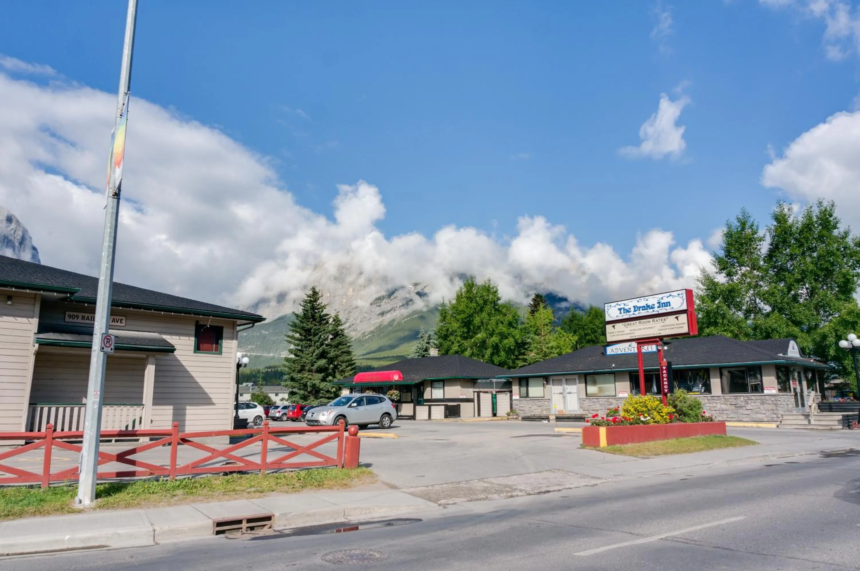 Facade/entrance in The Drake Inn