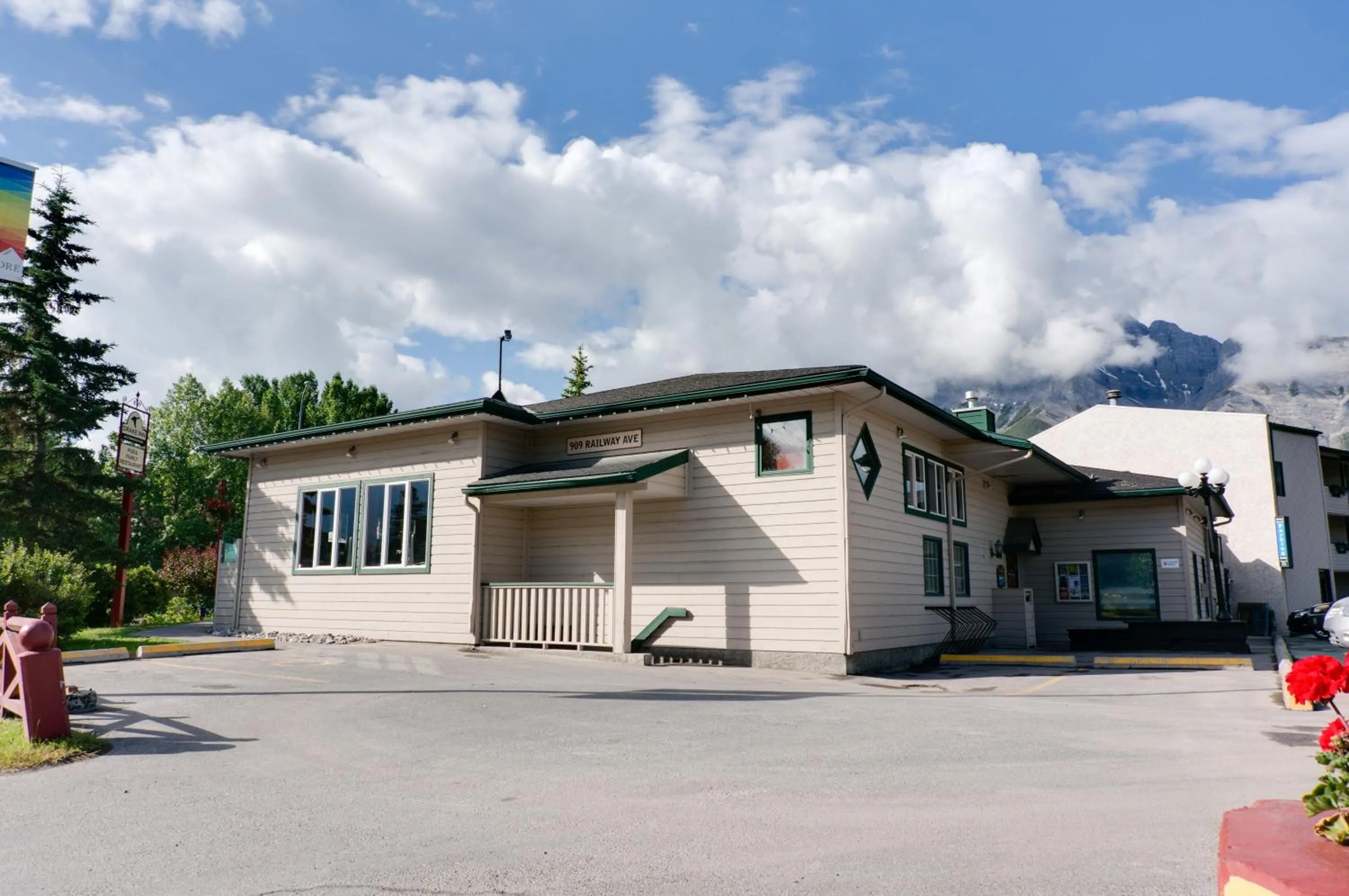 Facade/entrance in The Drake Inn