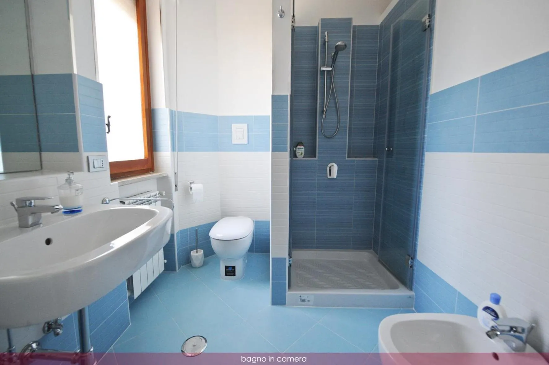 Shower in B&B Vanvitelli