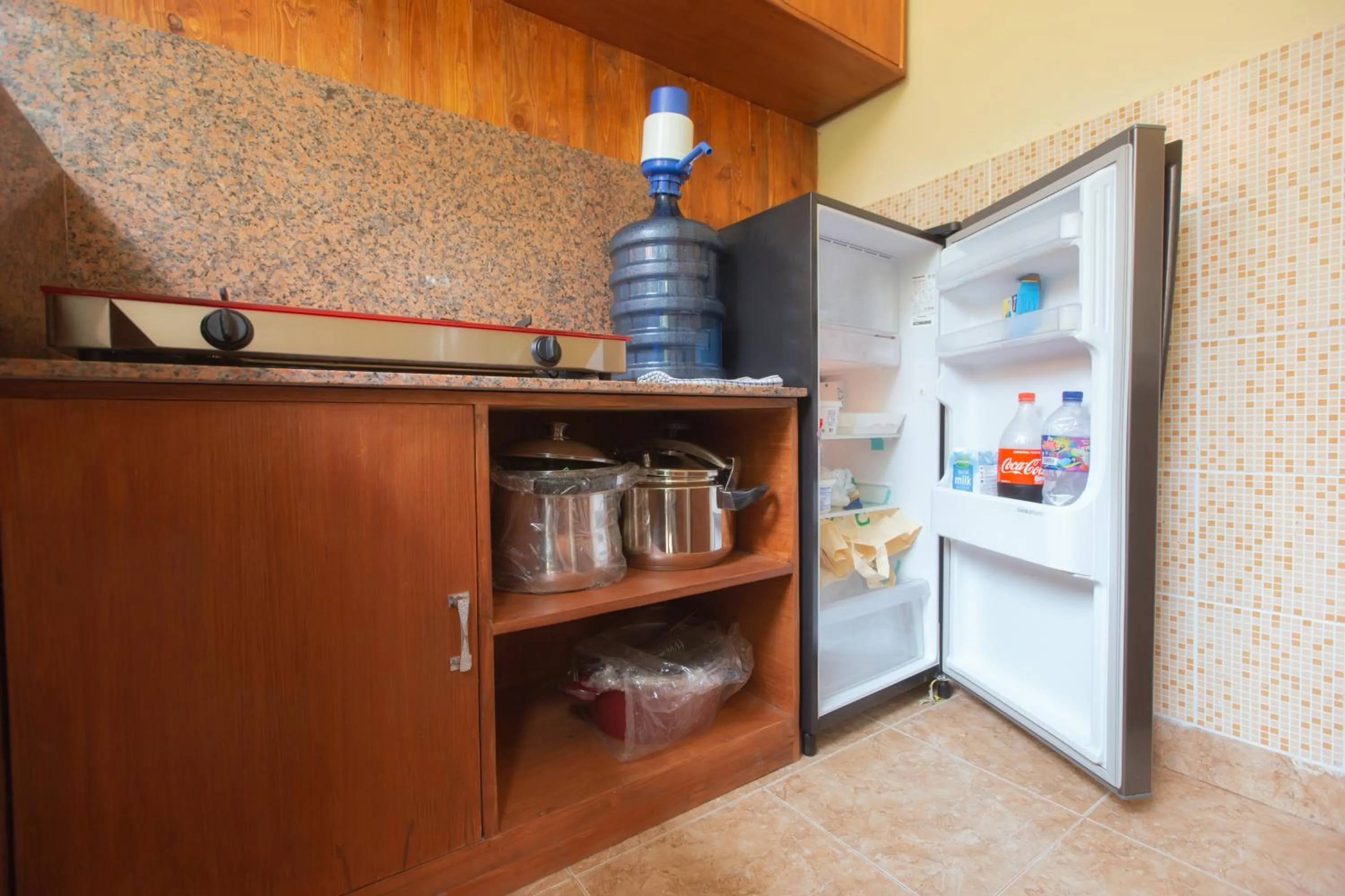 Communal kitchen in Pande Homestay