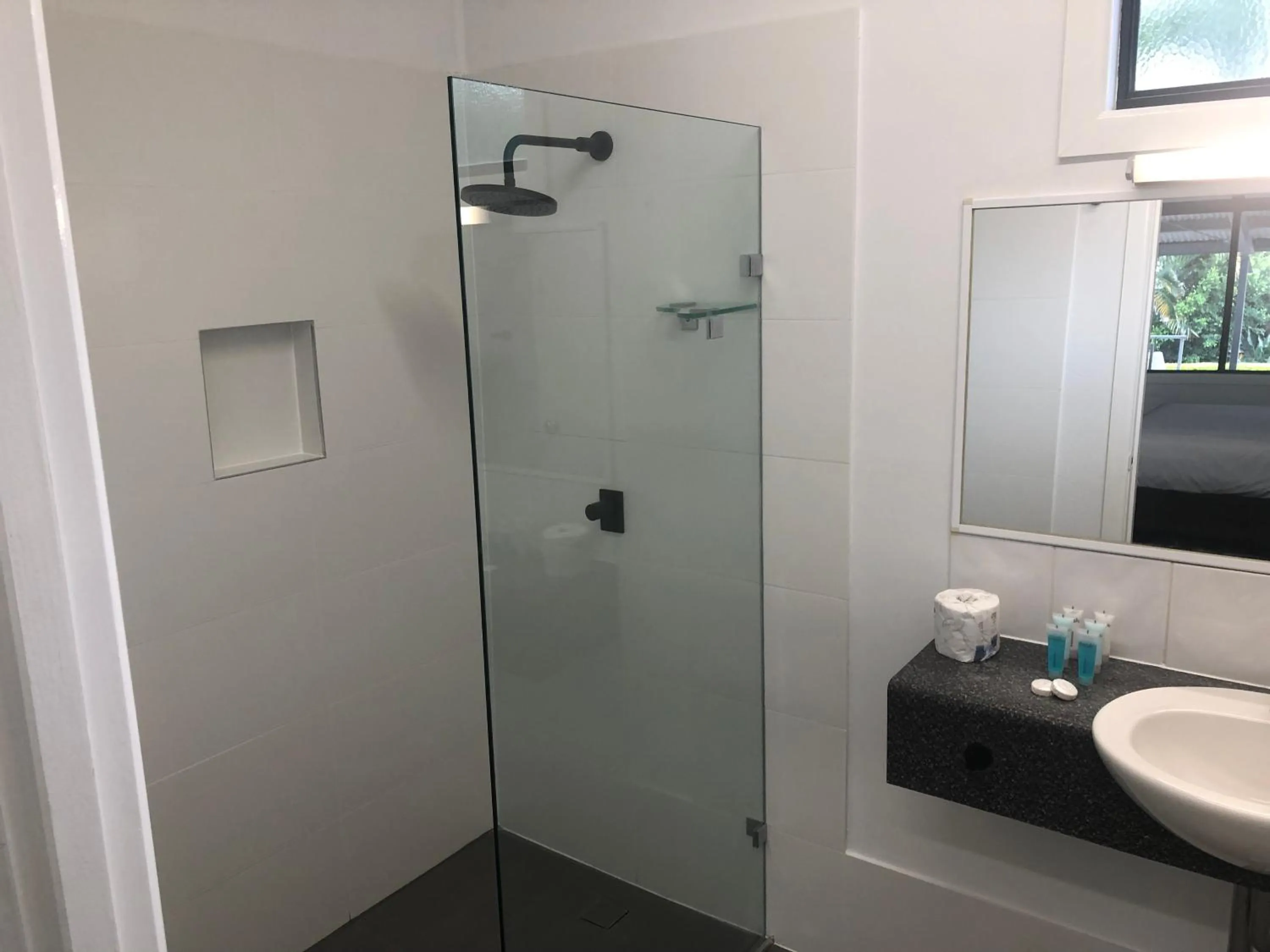 Shower in Darra Motel & Conference Centre