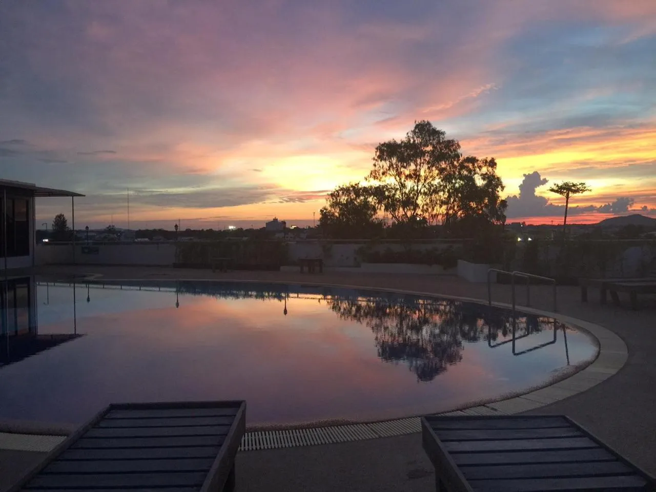 Sunrise/Sunset in Ploy Palace Hotel