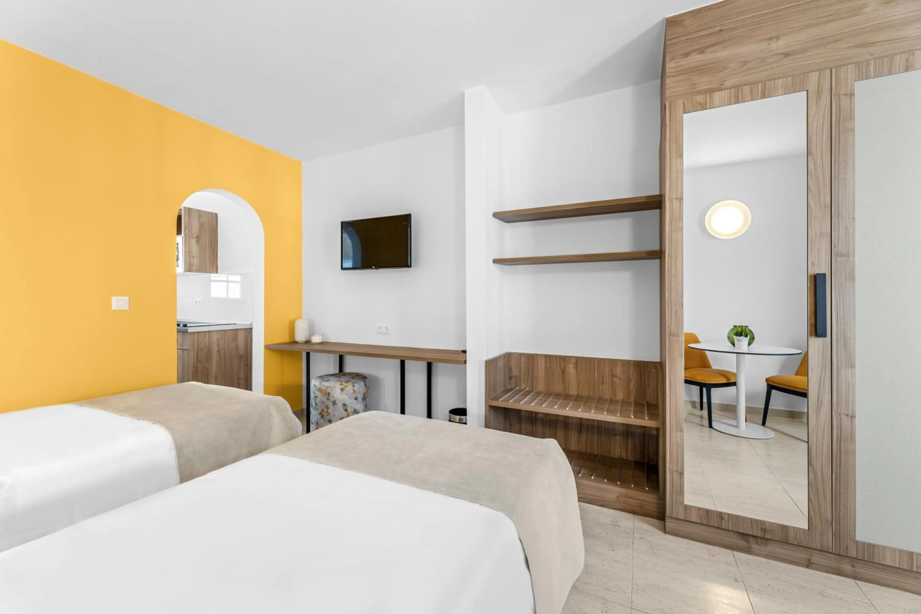 Communal lounge/ TV room, Bed in Apartamentos Tropicana