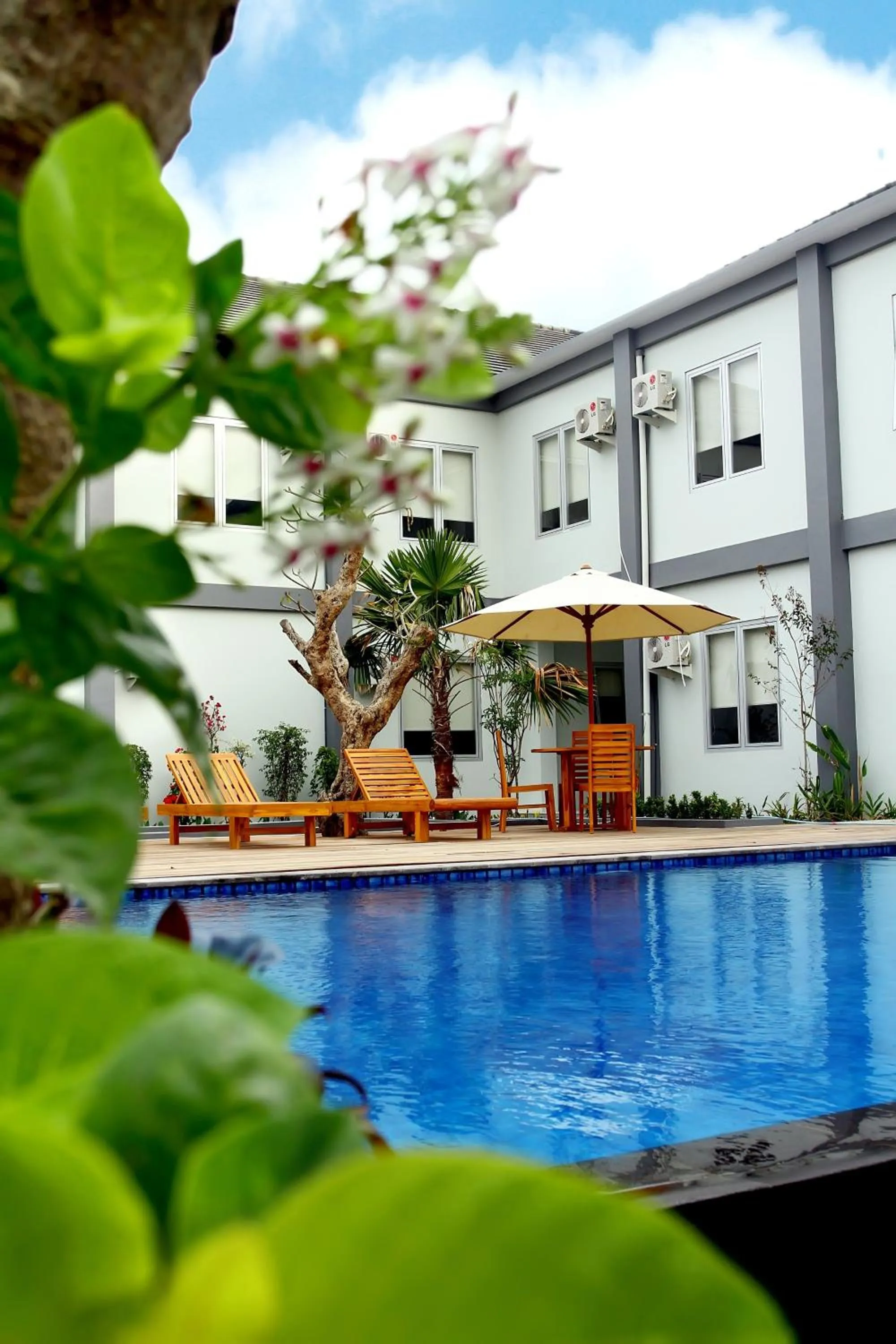 Swimming pool in Grand Royal BIL Hotel