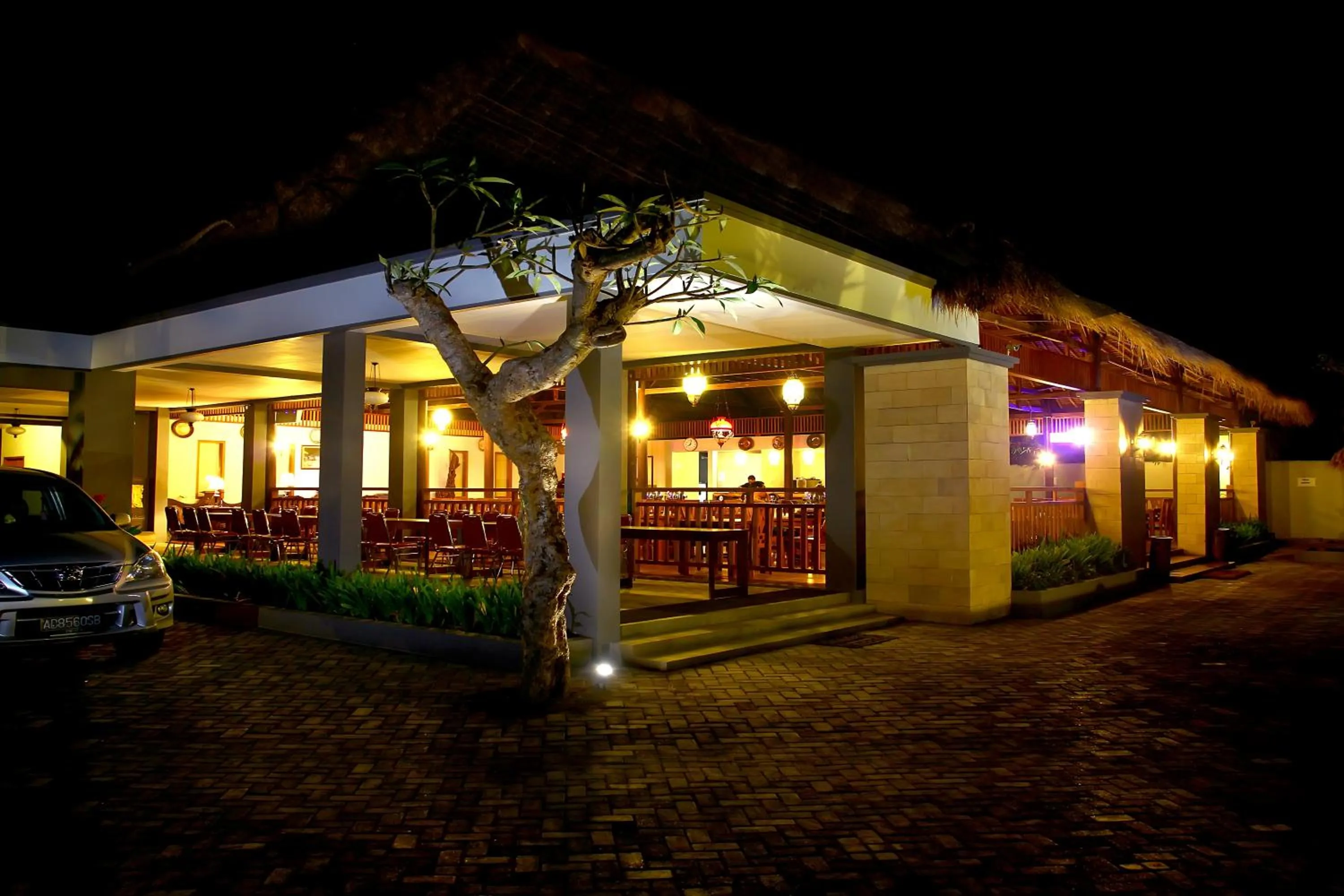 Restaurant/places to eat in Grand Royal BIL Hotel