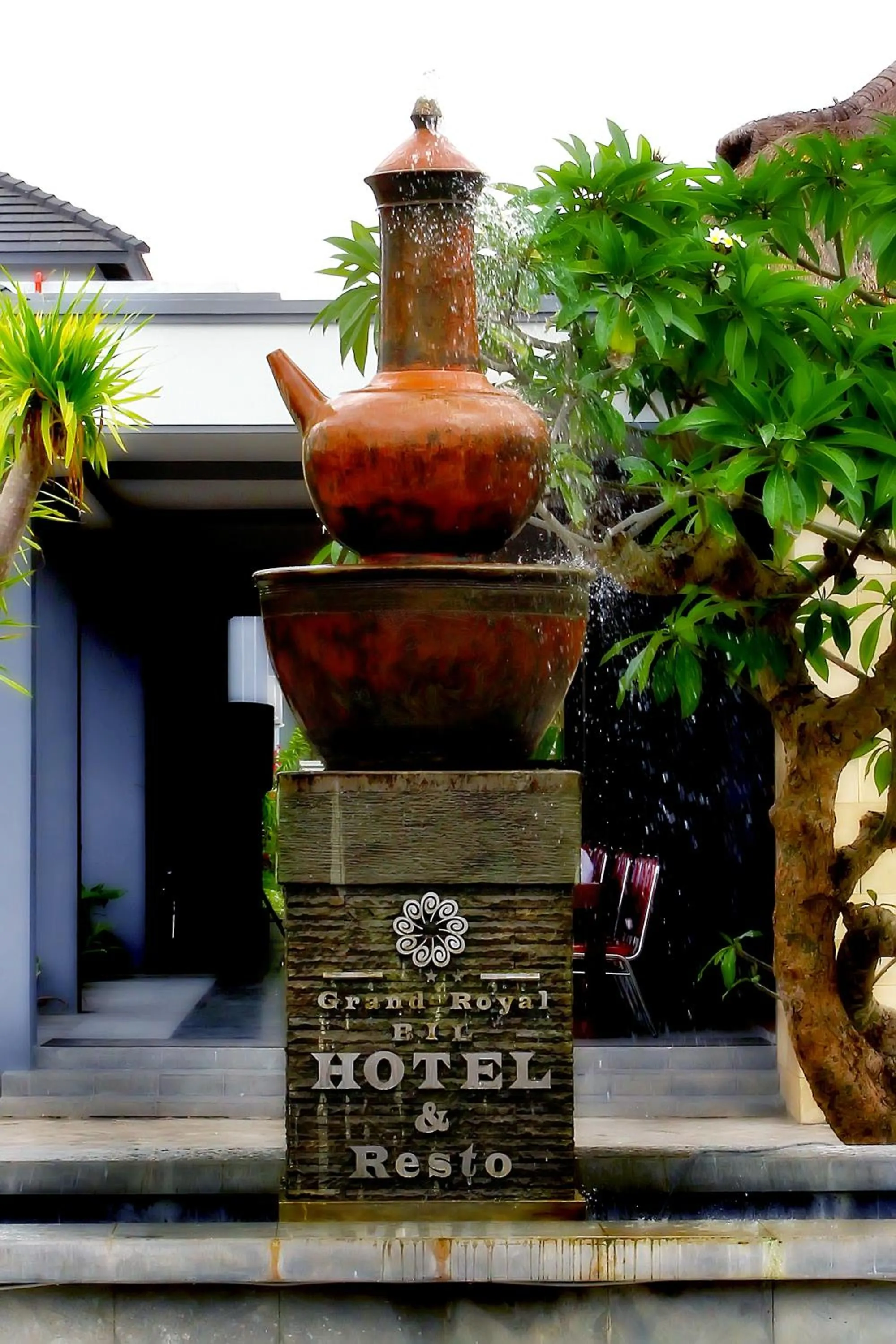 Facade/entrance in Grand Royal BIL Hotel