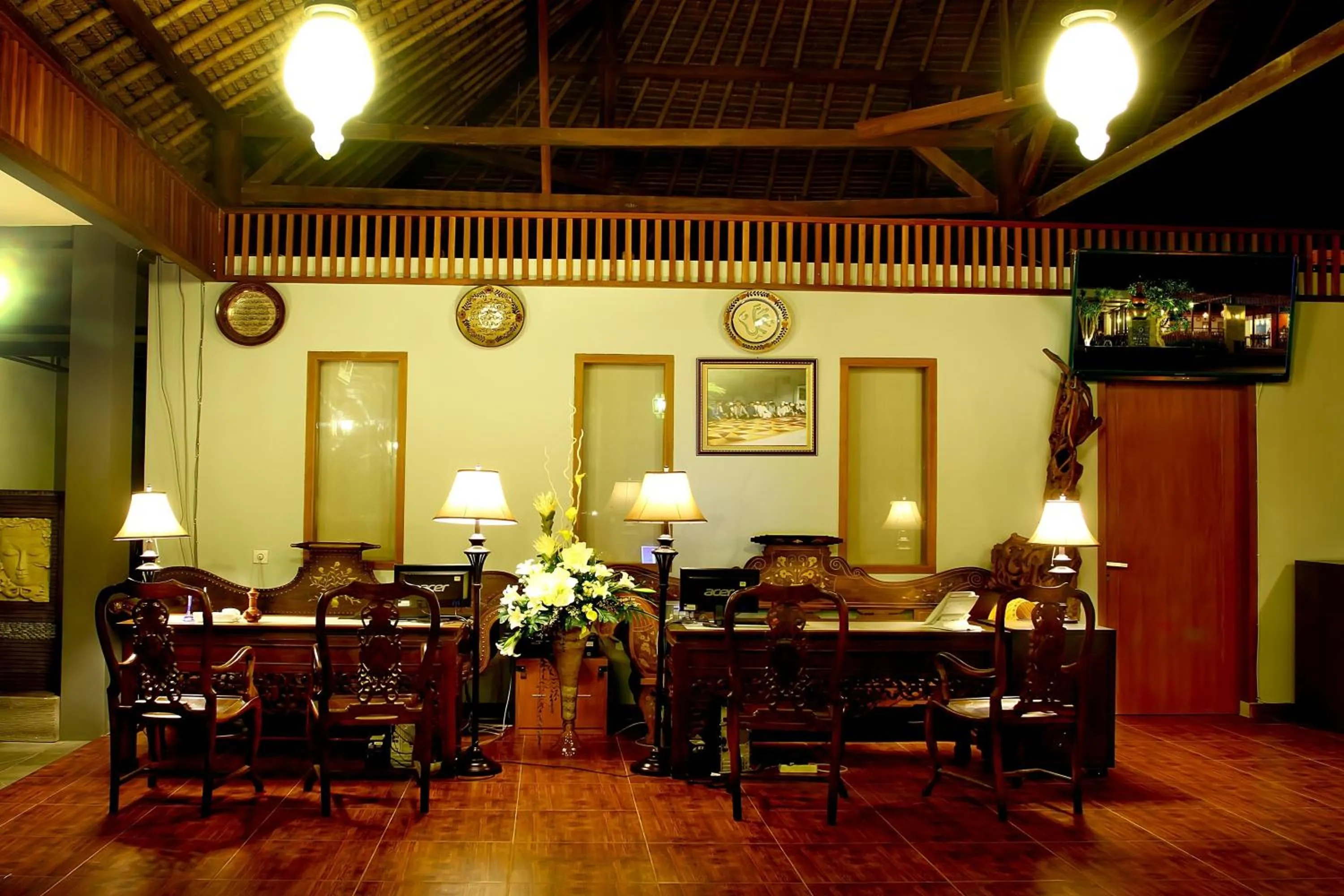 Restaurant/places to eat in Grand Royal BIL Hotel