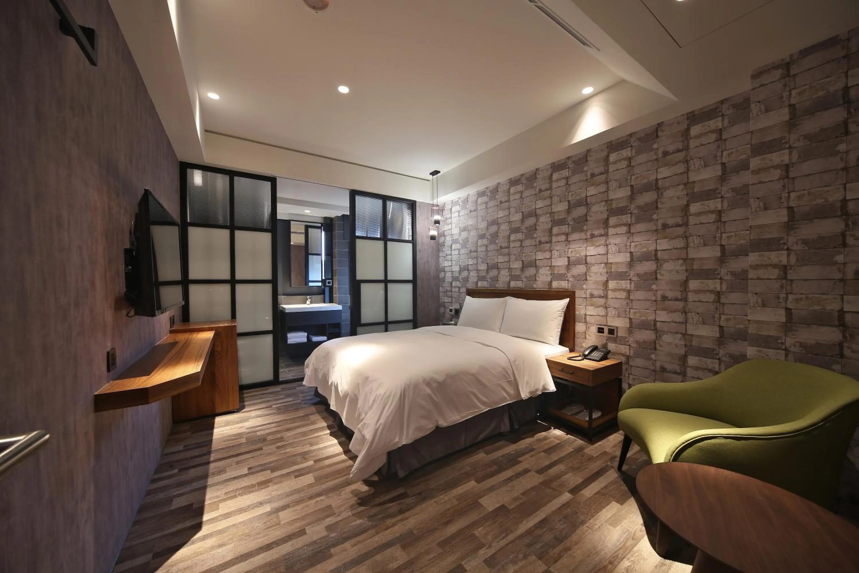 Photo of the whole room, Bed in Fengjia Micro Hotel