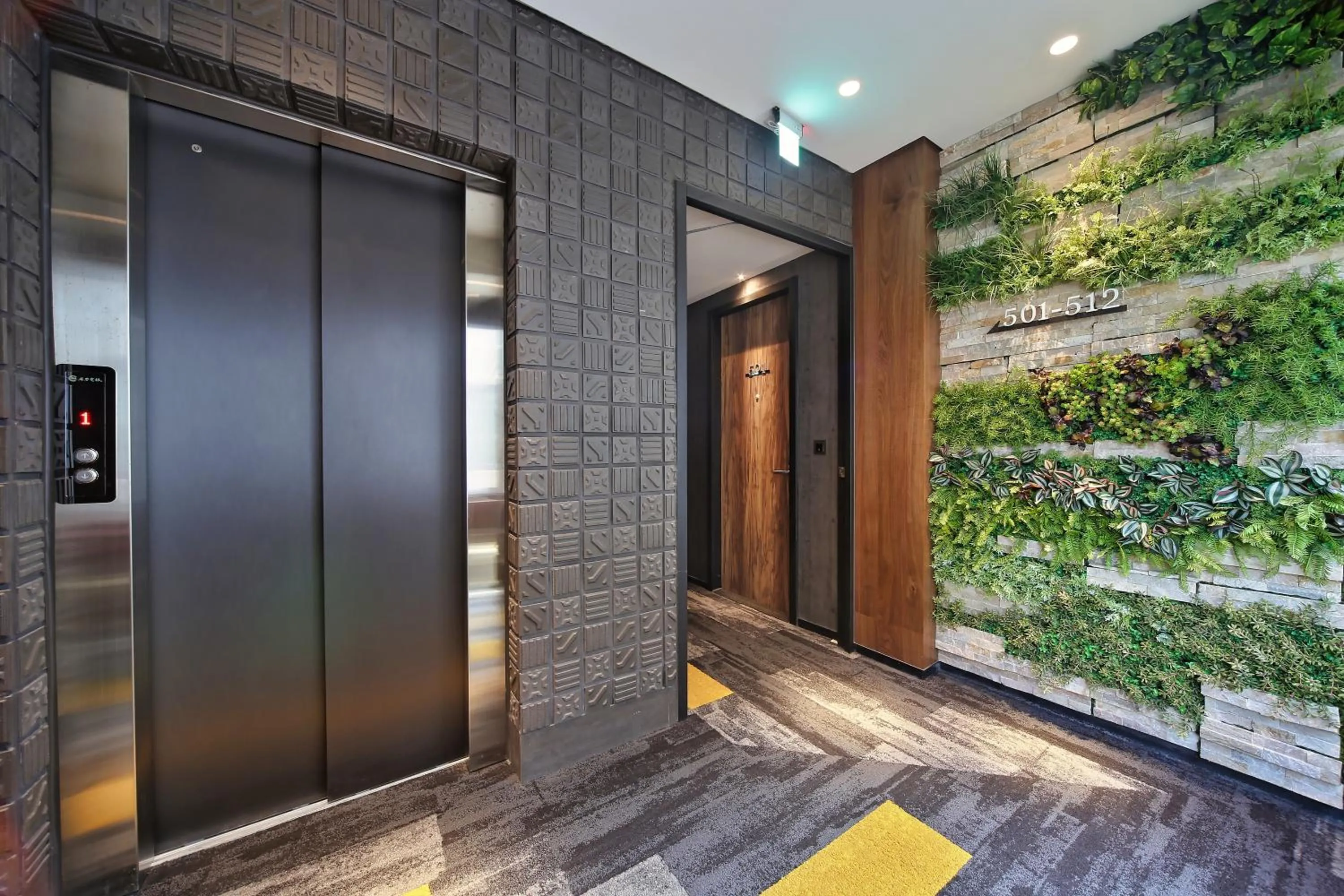 elevator in Fengjia Micro Hotel