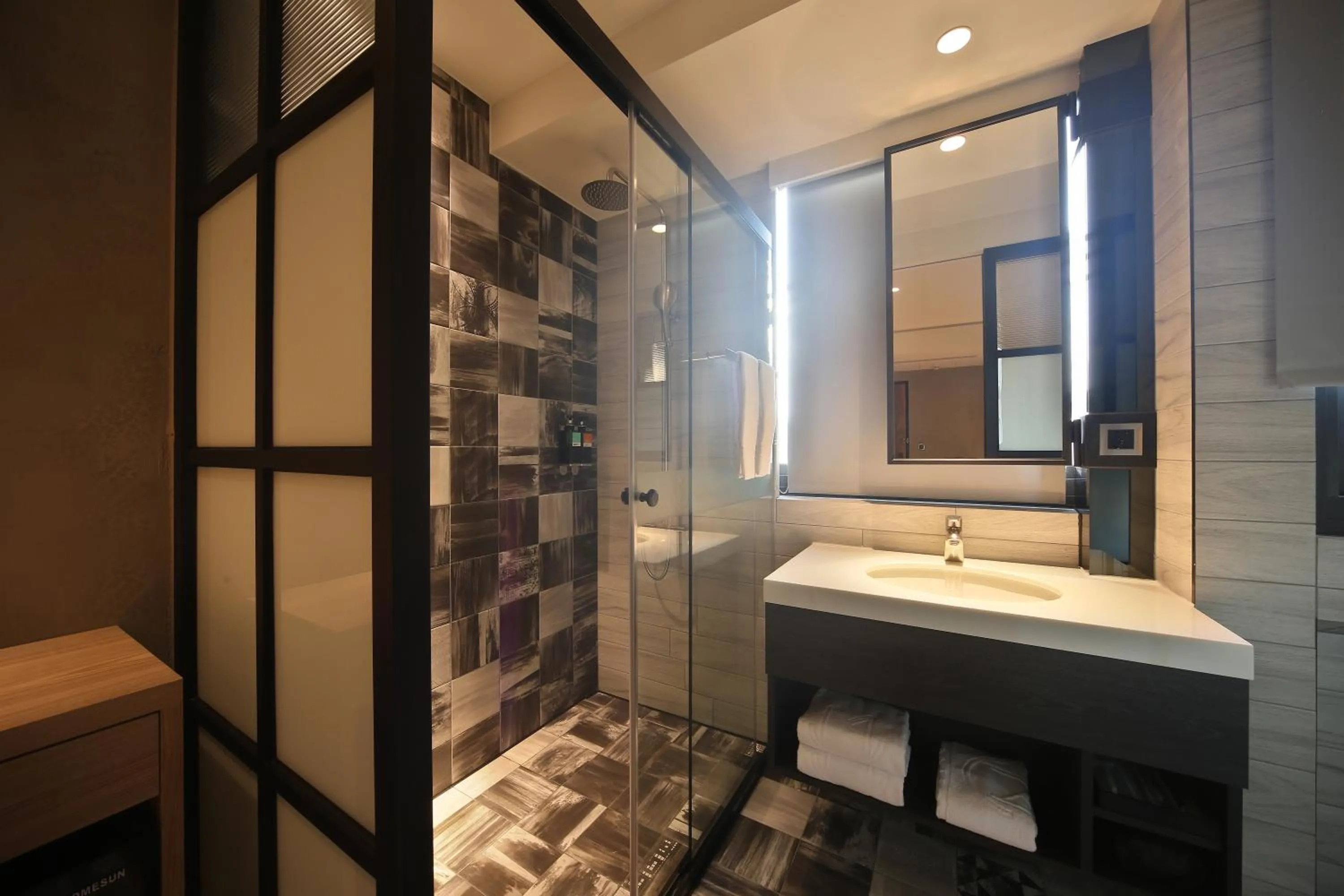 Shower in Fengjia Micro Hotel