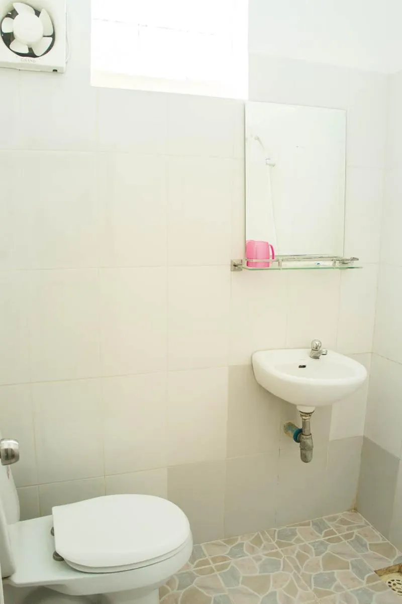 Toilet in Visal Sak Guesthouse