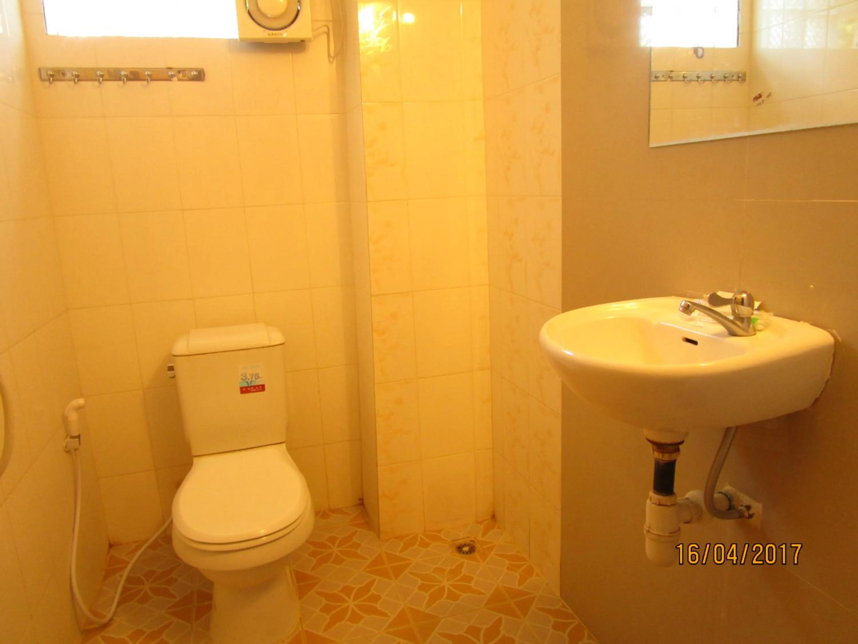 Bathroom in Visal Sak Guesthouse