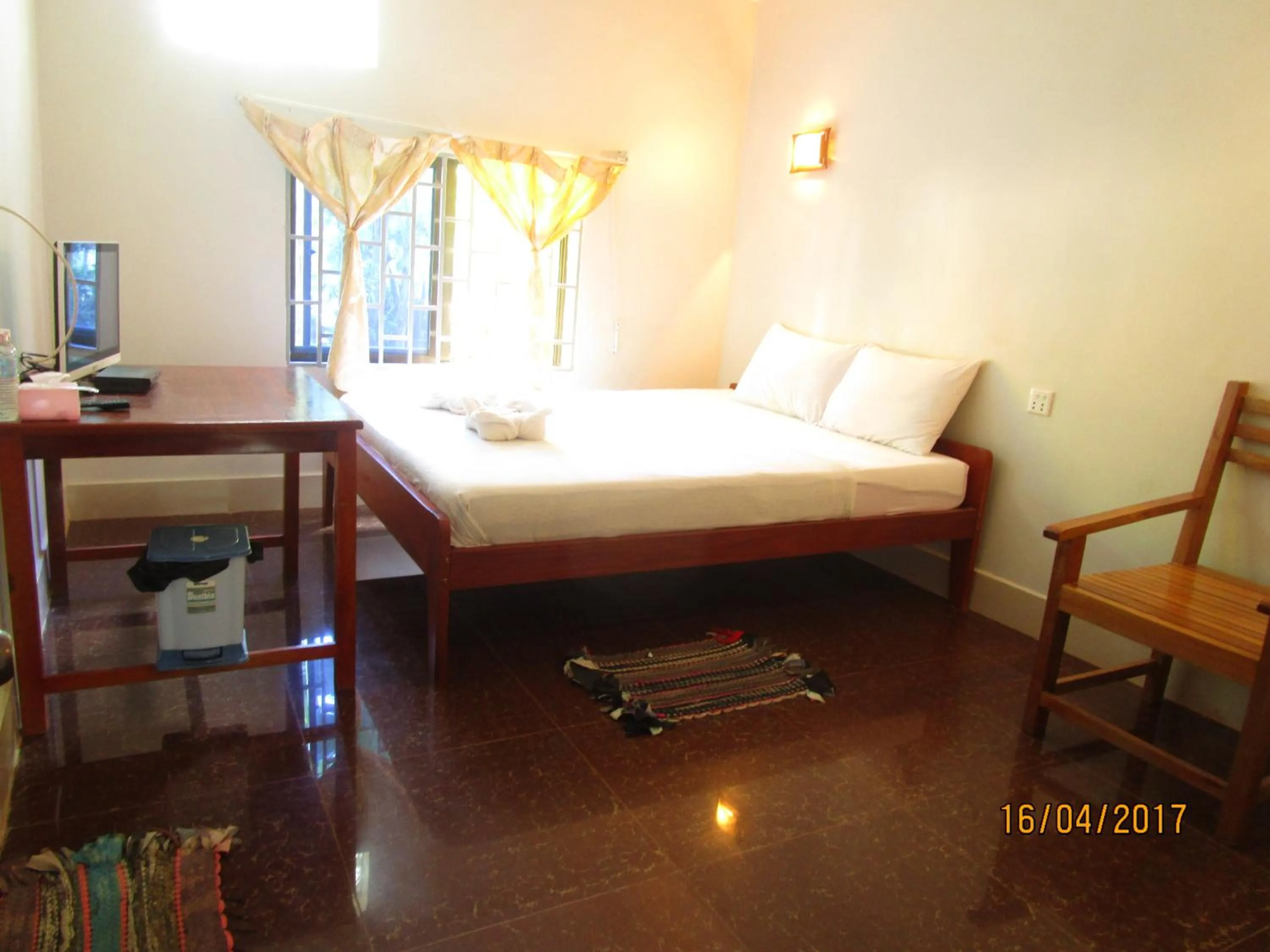 Photo of the whole room, Bed in Visal Sak Guesthouse