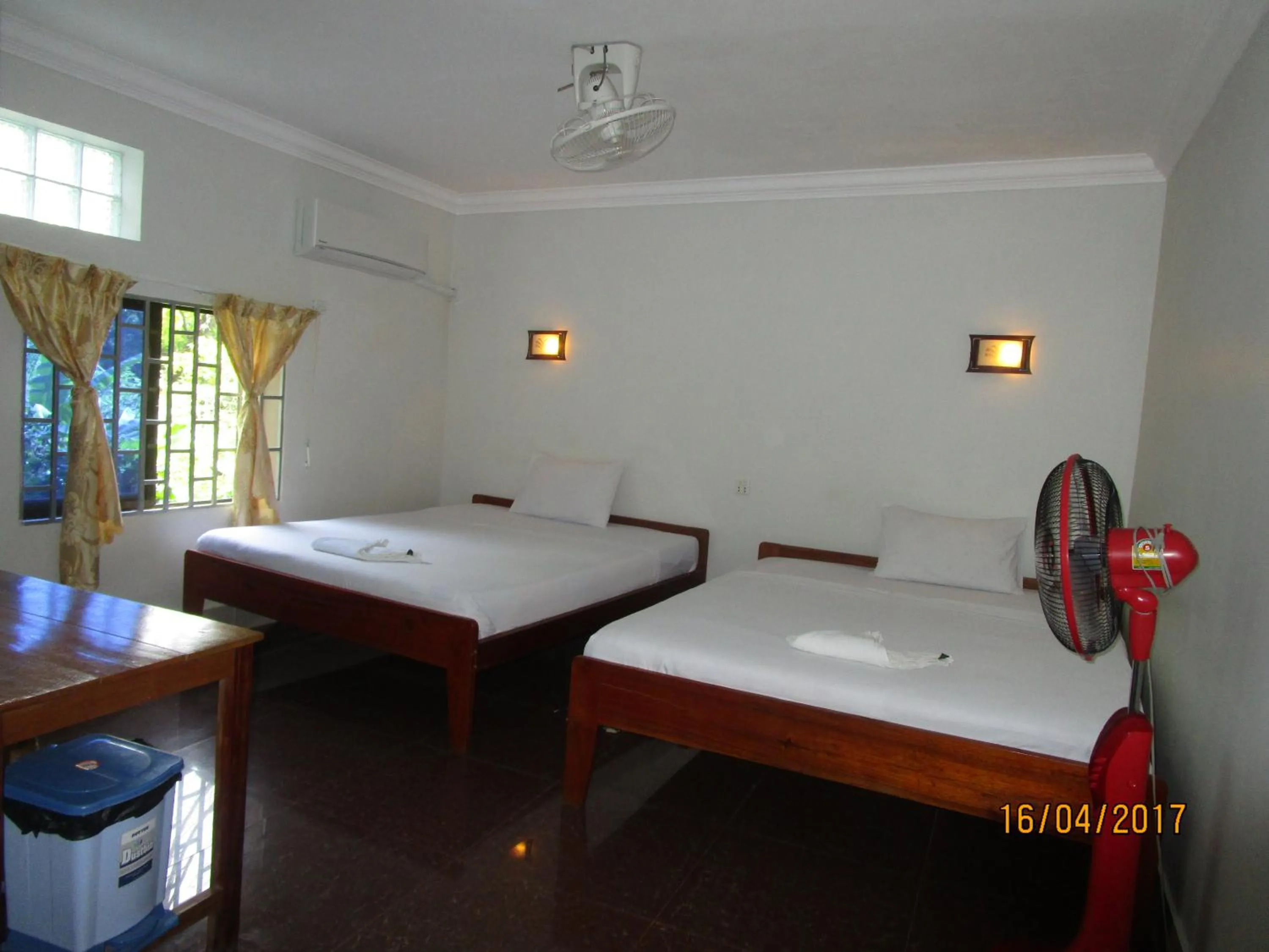 Photo of the whole room, Bed in Visal Sak Guesthouse