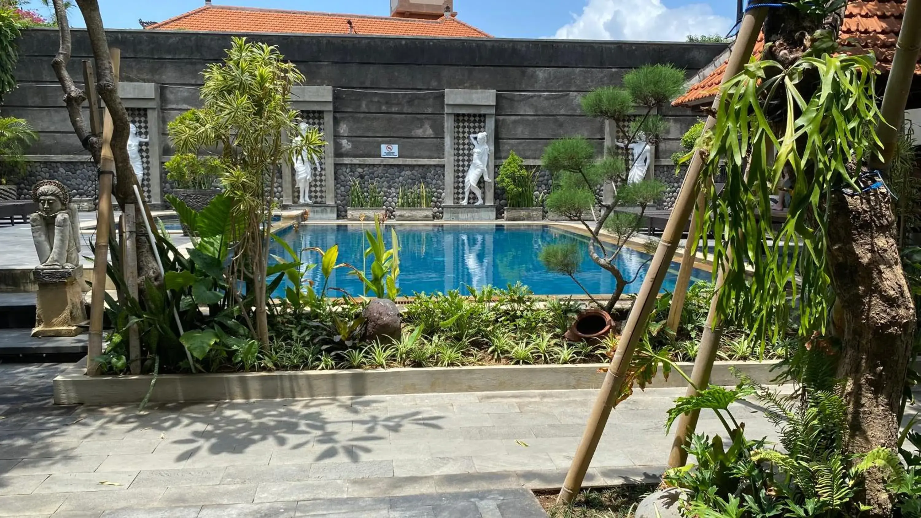 Deluxe Triple Garden in Sandat Hotel Legian Deluxe Triple Garden in Sandat Hotel Legian