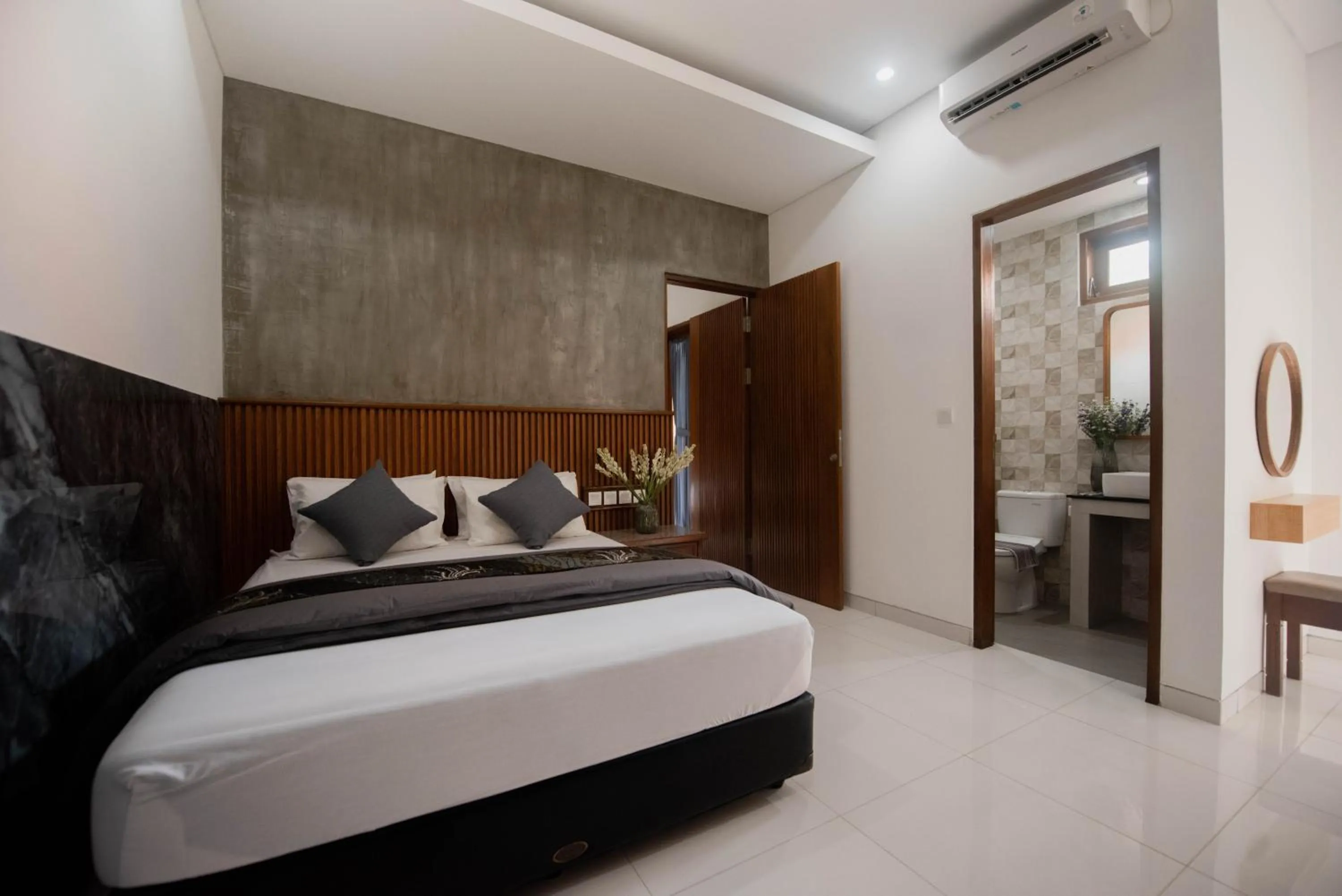 Bedroom, Bed in Sandat Hotel Legian