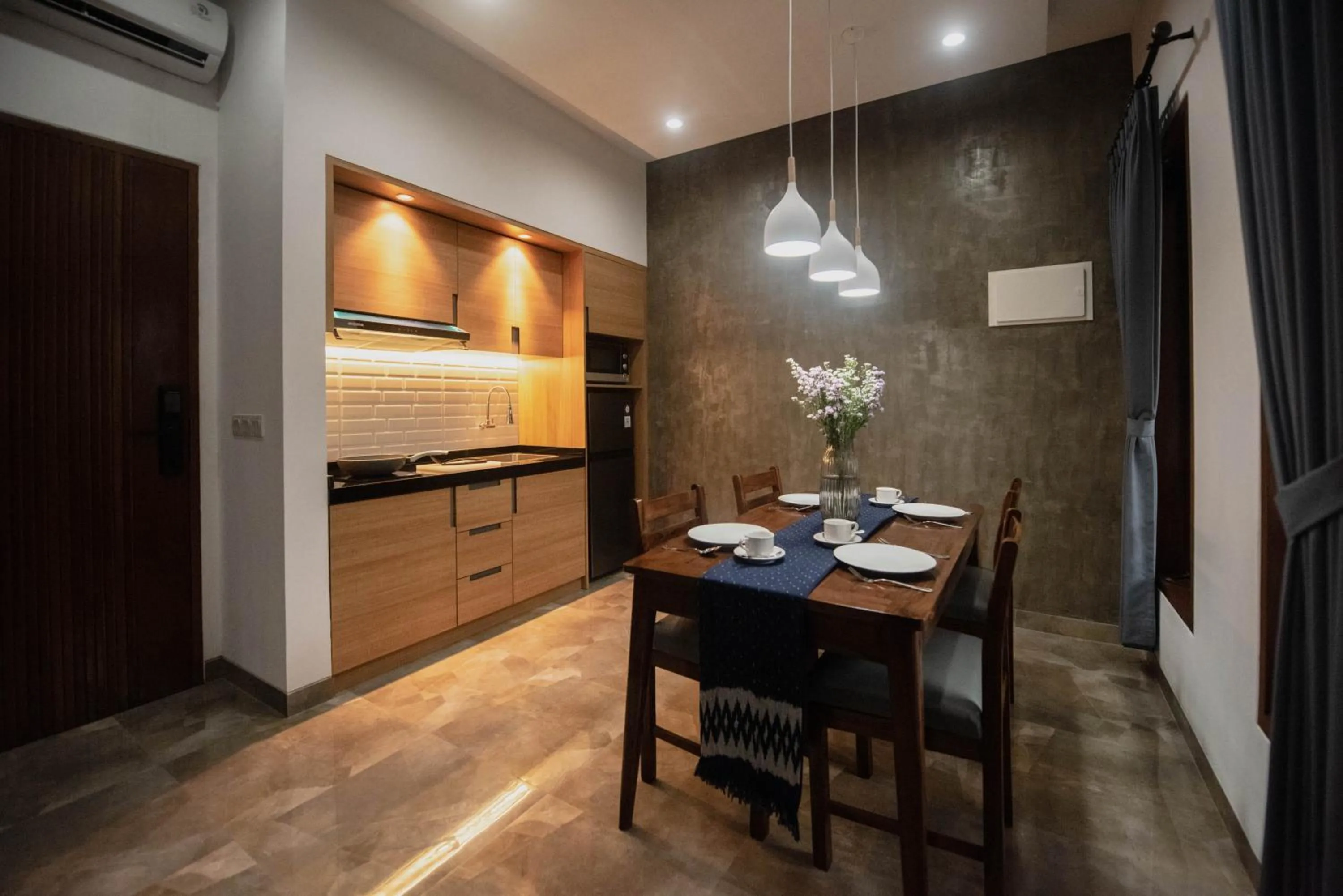 Kitchen or kitchenette in Sandat Hotel Legian