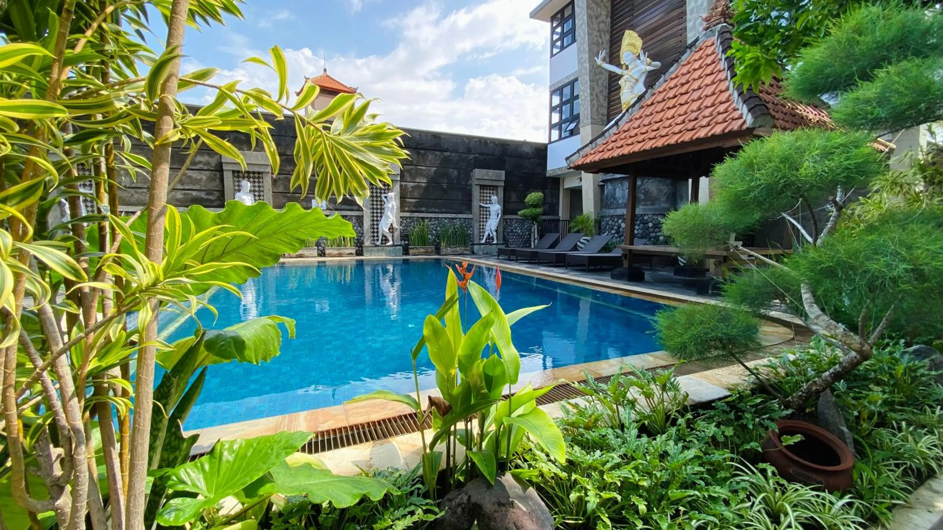 Swimming pool in Sandat Hotel Legian