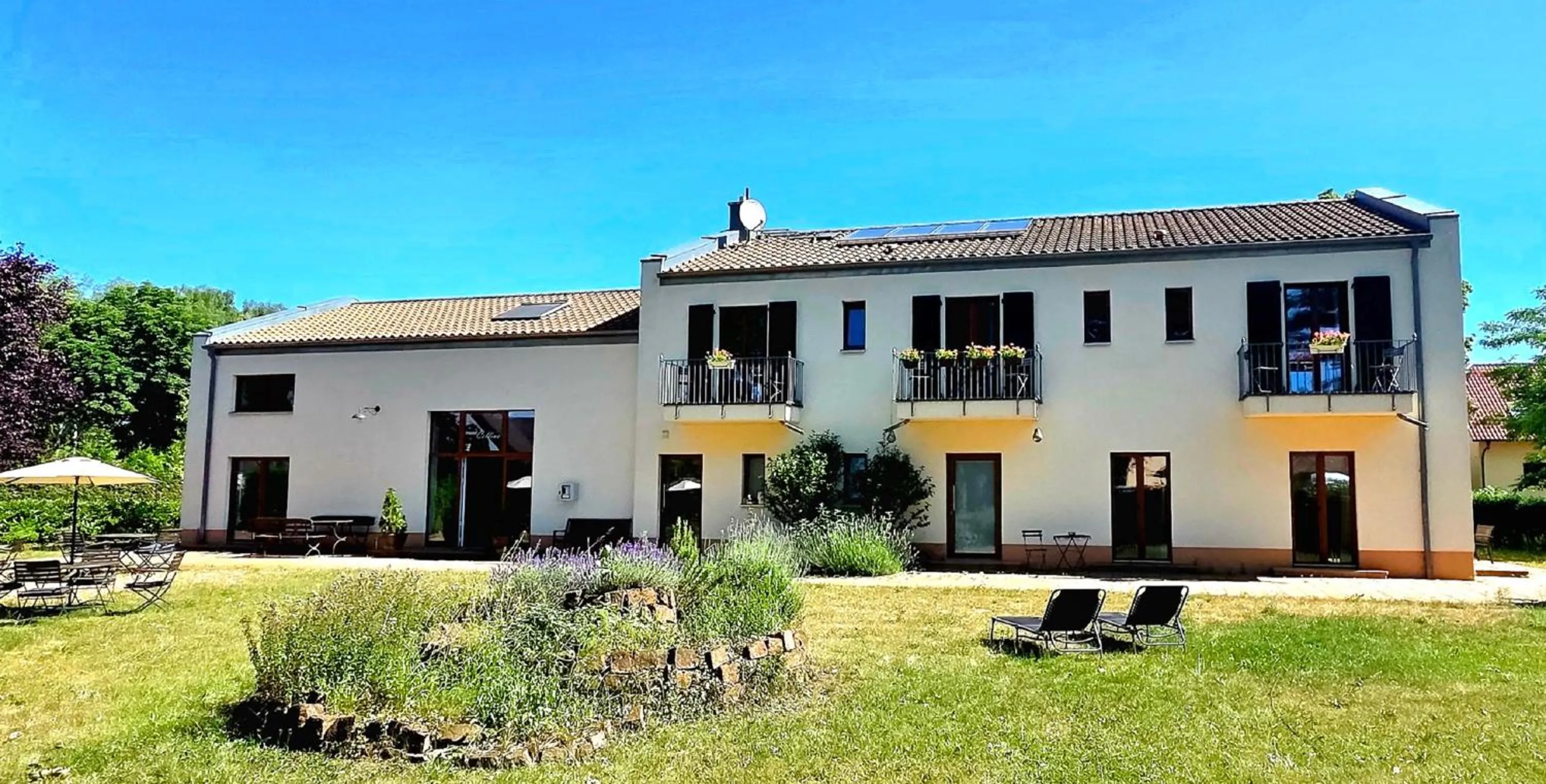 Property building in Cellino Hotel Prieros