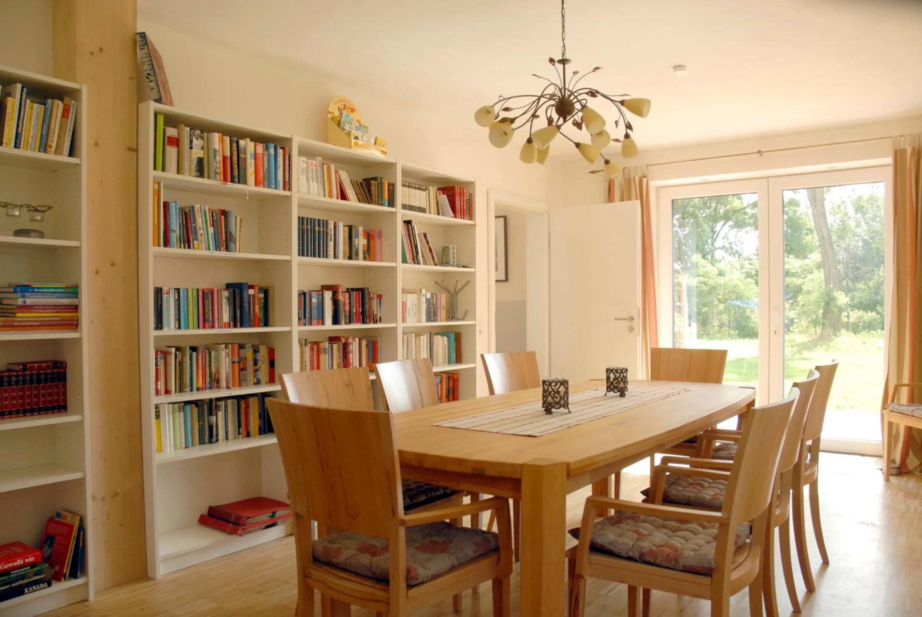 Library in Cellino Hotel Prieros