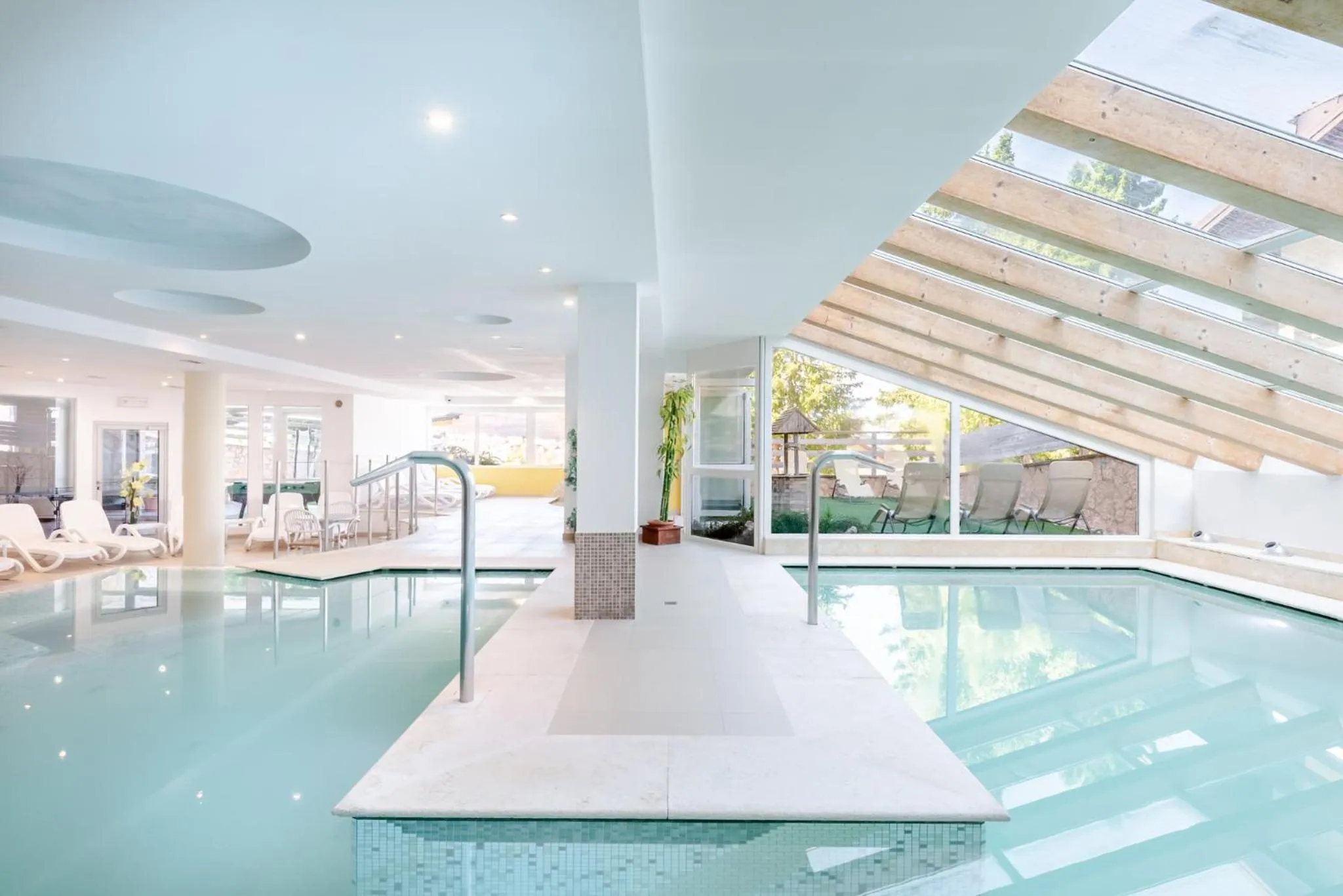 Swimming pool in Hotel Alpine Mugon