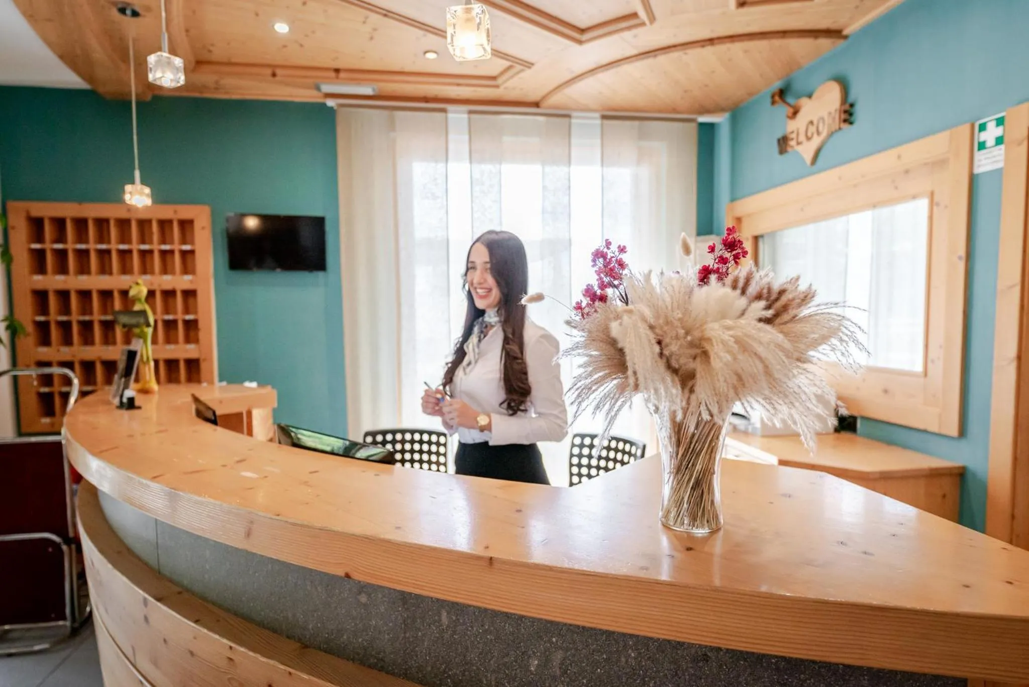 Lobby or reception in Hotel Alpine Mugon