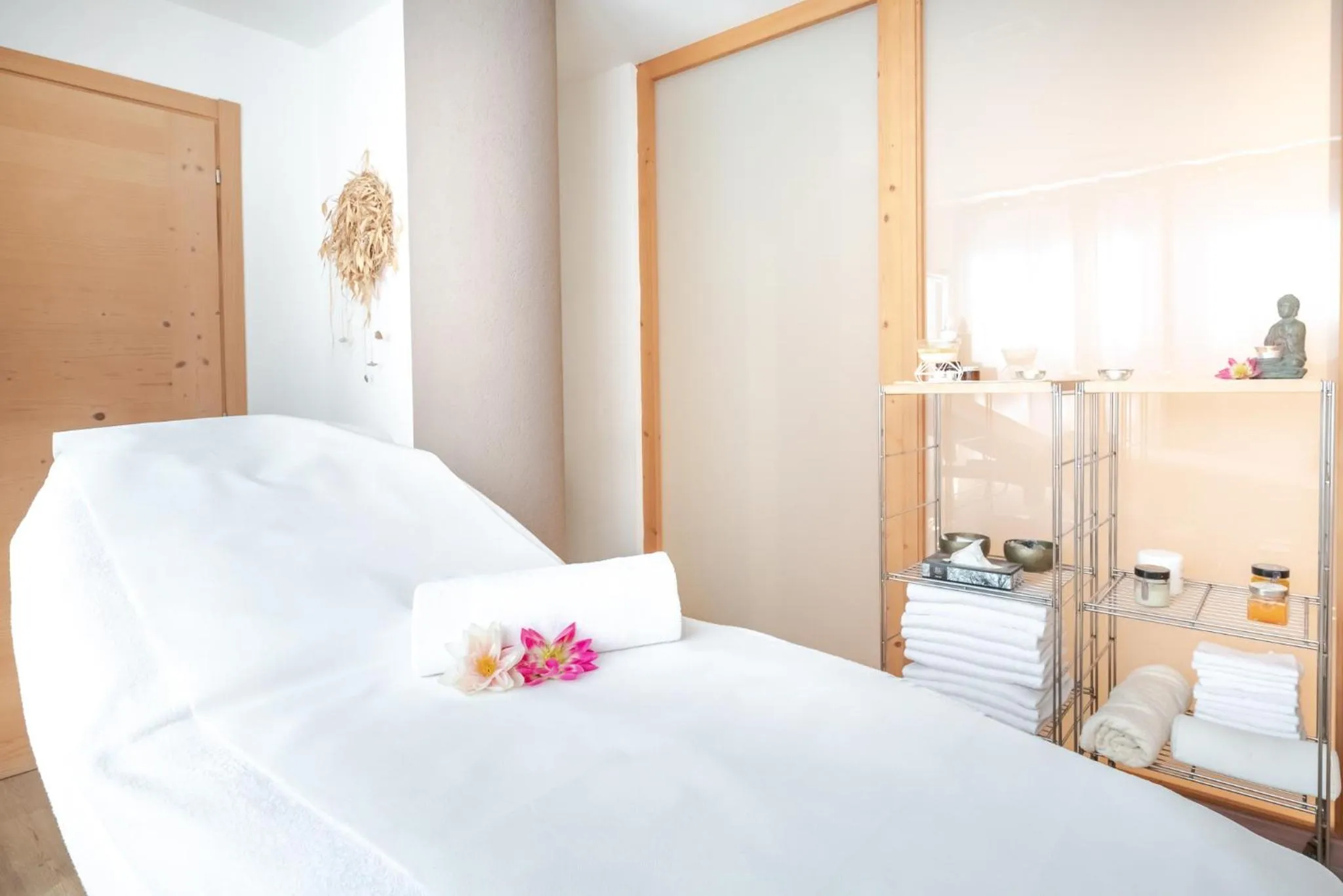 Spa and wellness centre/facilities, Bed in Hotel Alpine Mugon