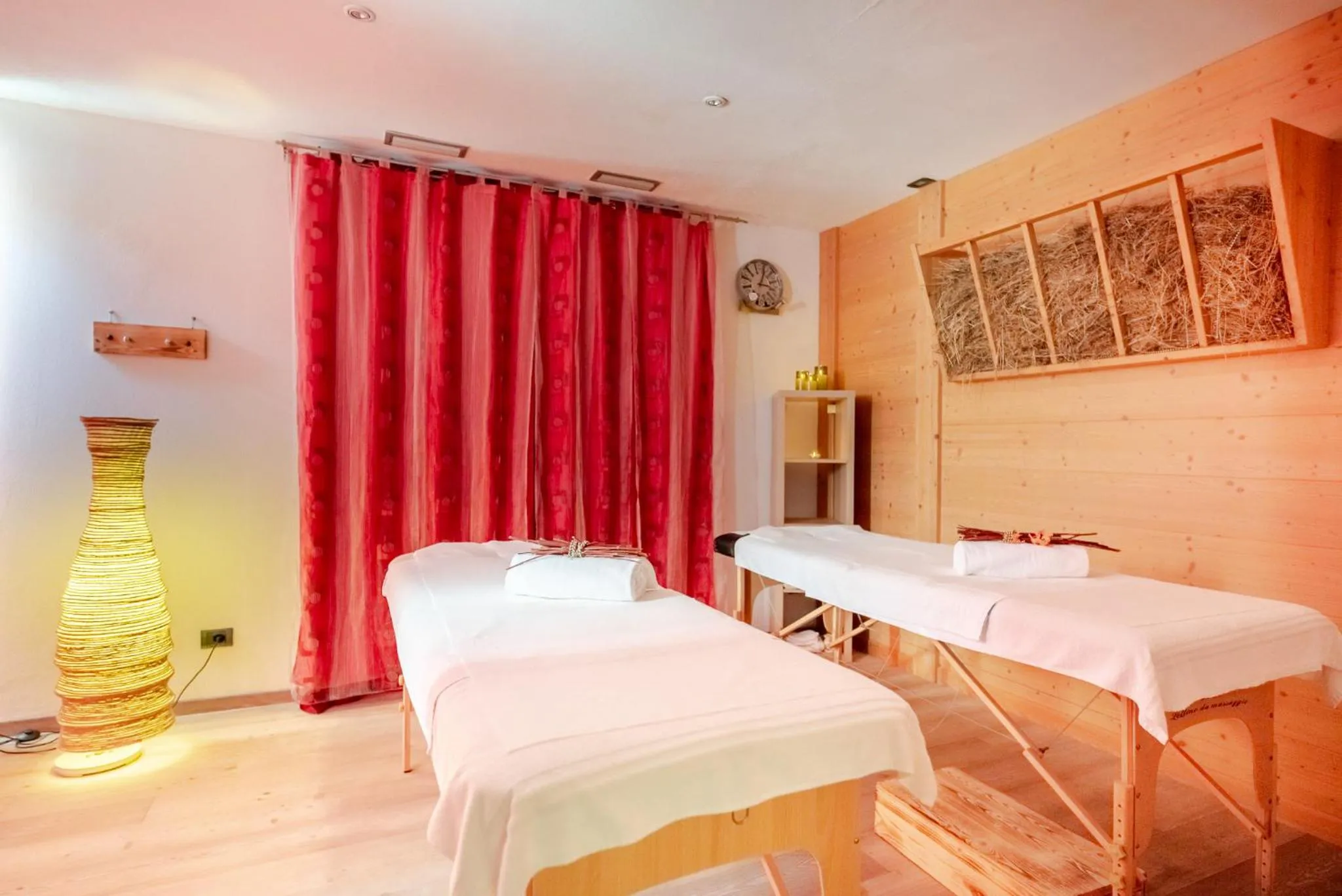 Massage, Bed in Hotel Alpine Mugon