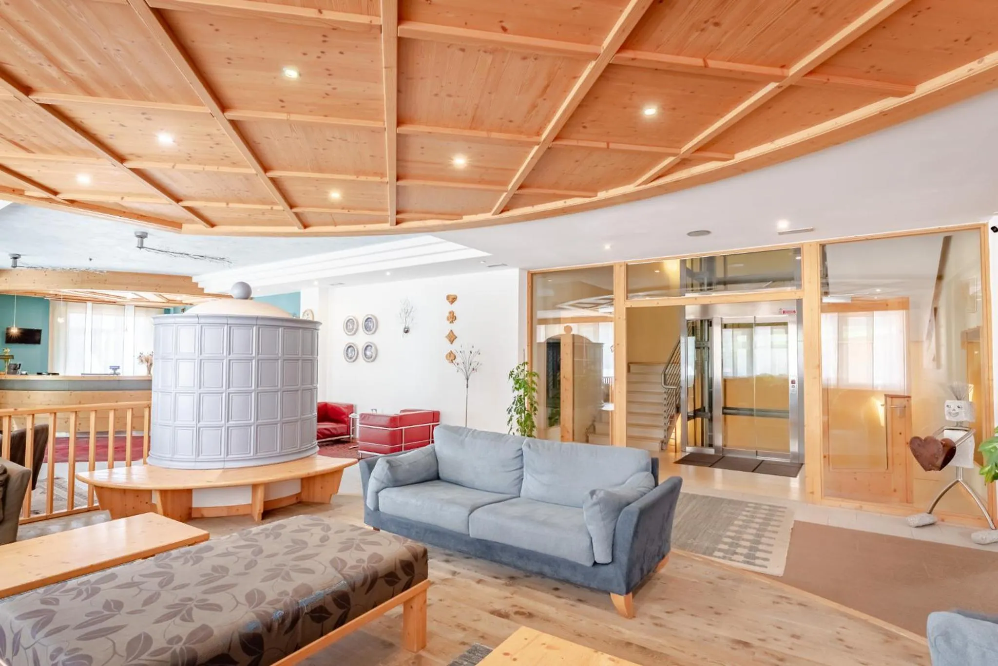 Lobby or reception in Hotel Alpine Mugon