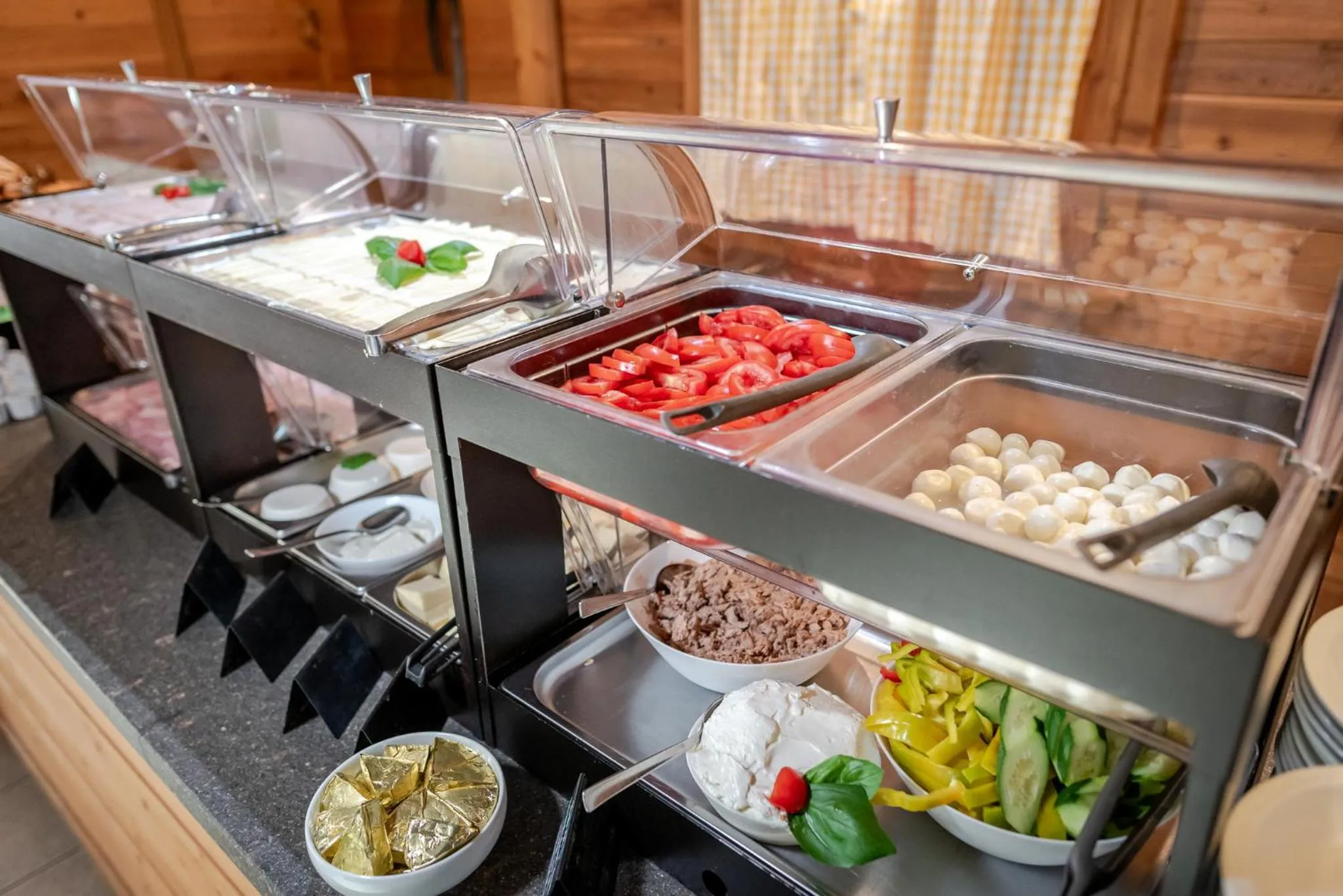 Buffet breakfast in Hotel Alpine Mugon