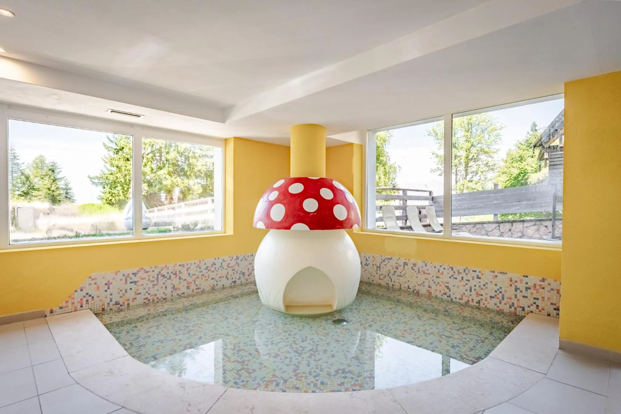 Swimming pool in Hotel Alpine Mugon