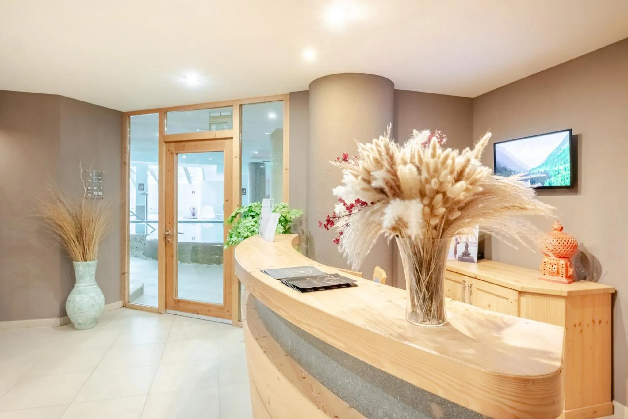 Swimming pool in Hotel Alpine Mugon