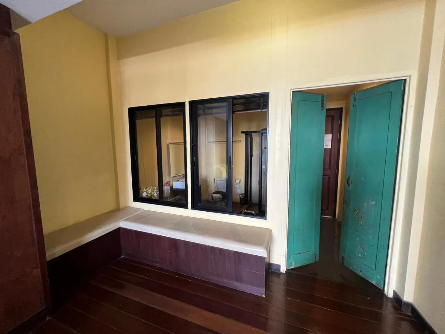 wardrobe in Sabye Bangkok