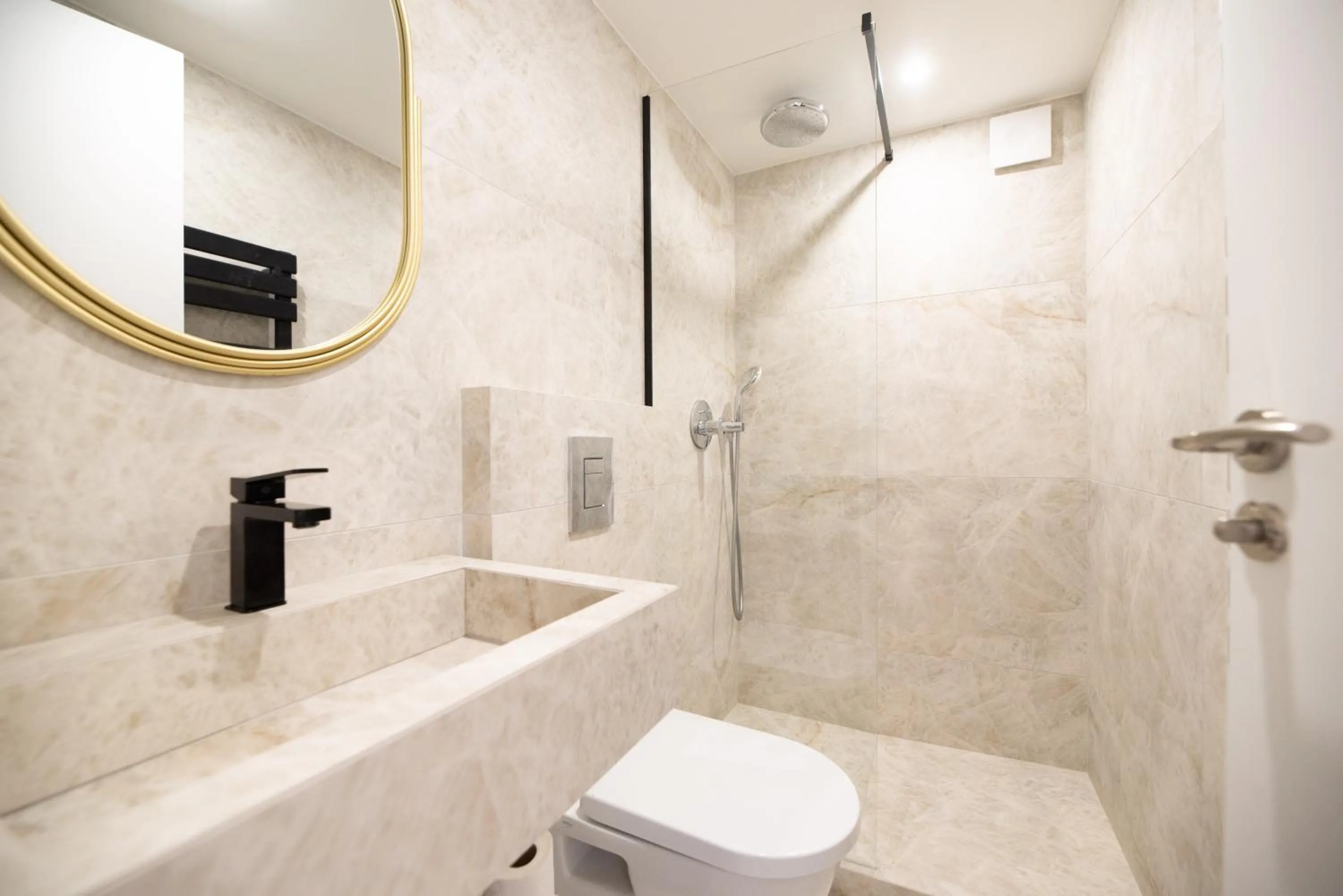 Bathroom in Dreamyflat - Archives